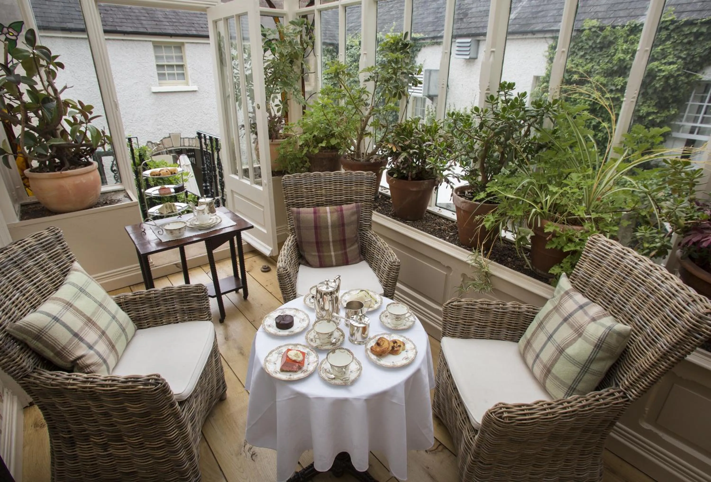Dining area in Raheen House Hotel