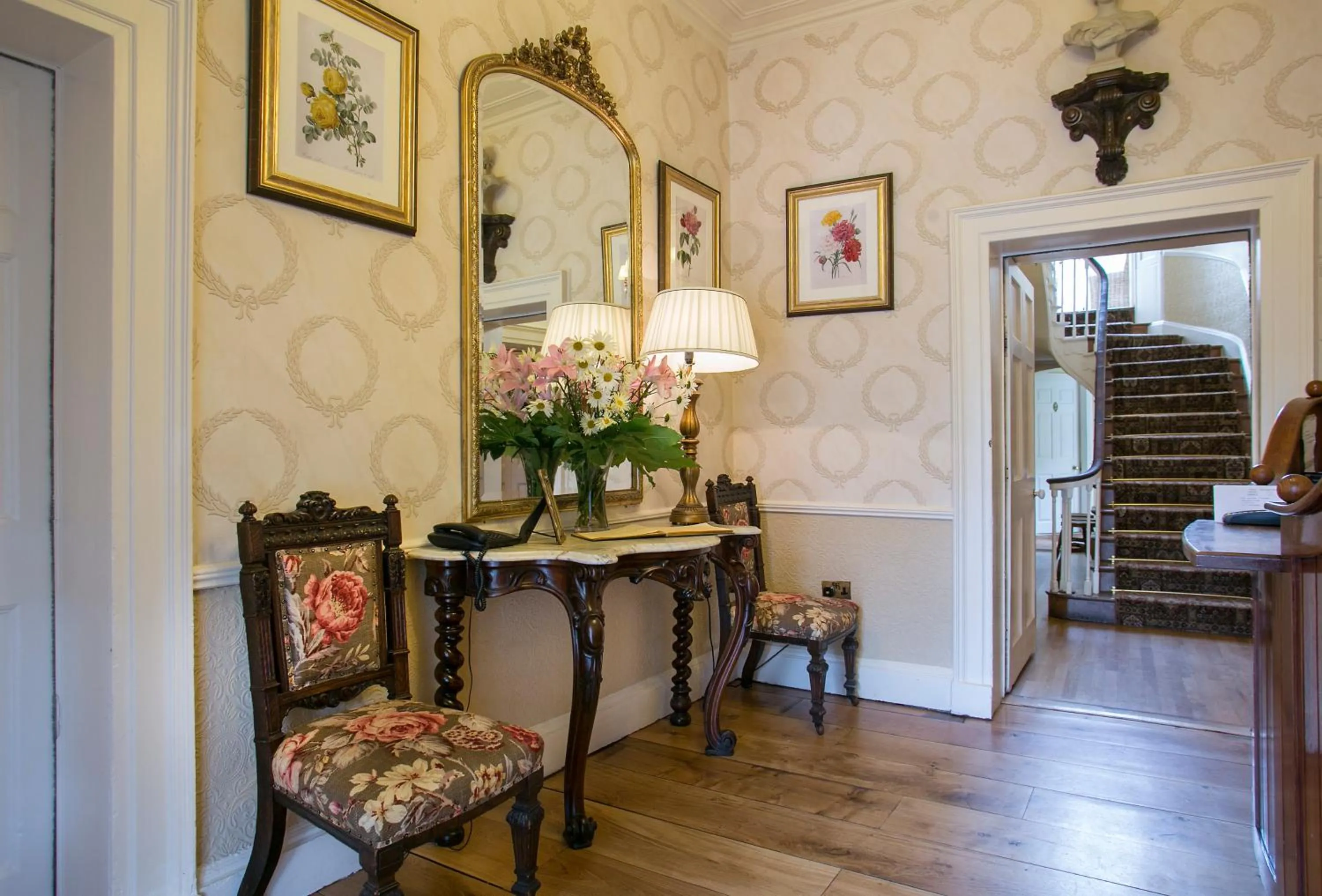 Lobby or reception in Raheen House Hotel