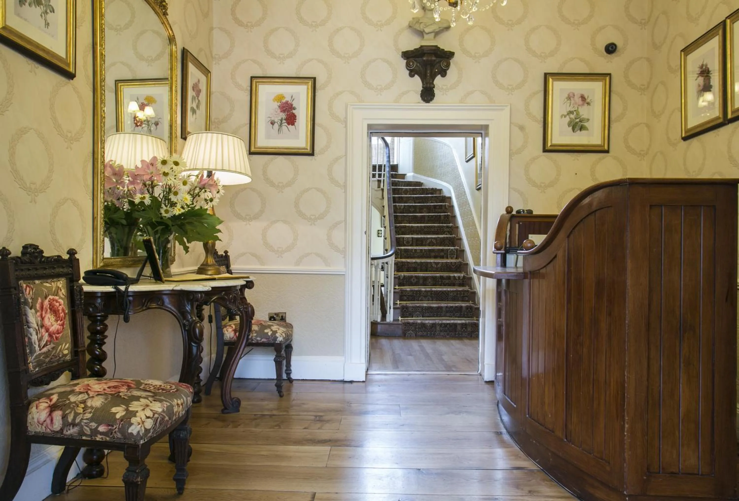 Lobby or reception in Raheen House Hotel
