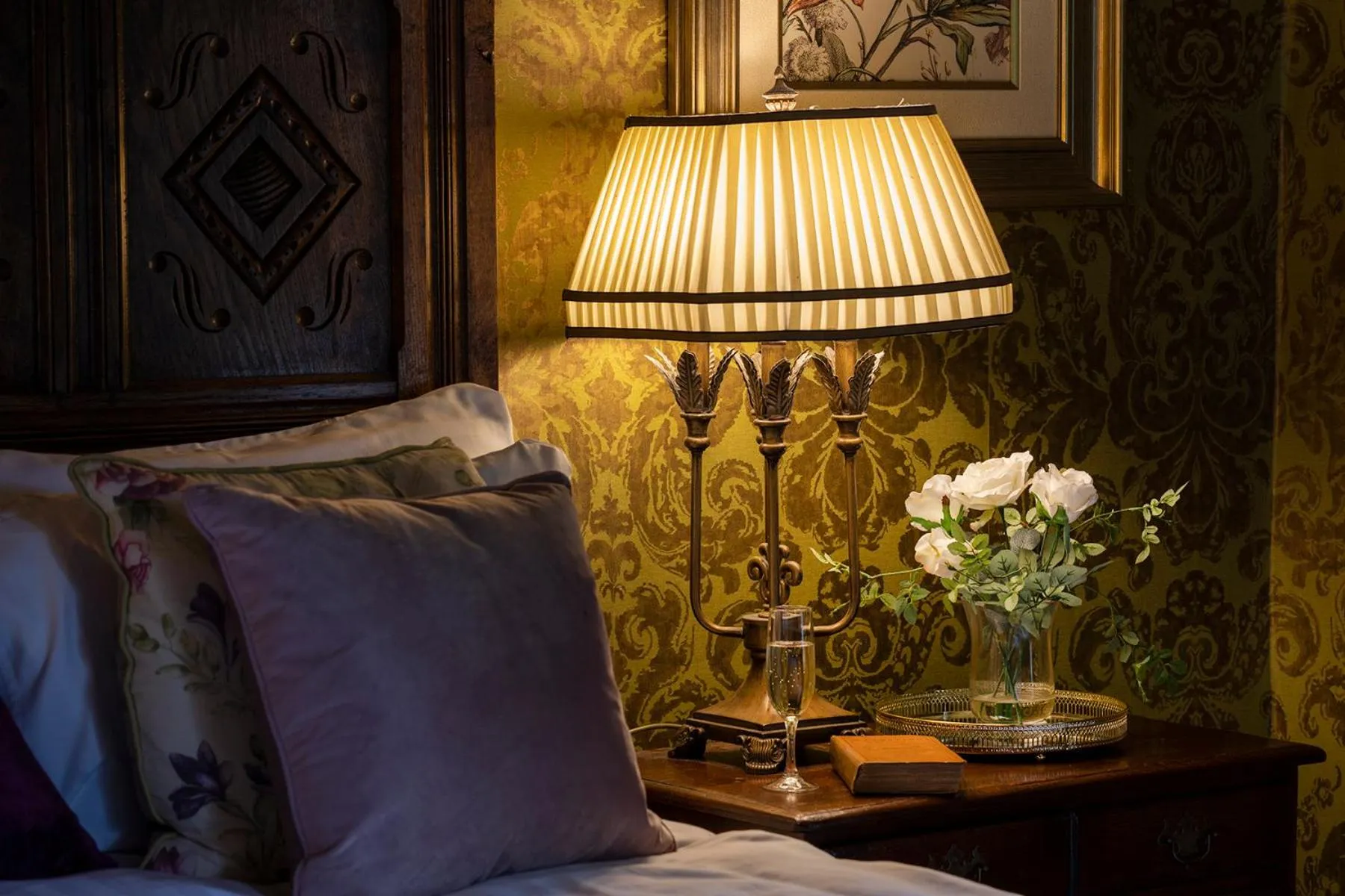 Bed in Raheen House Hotel