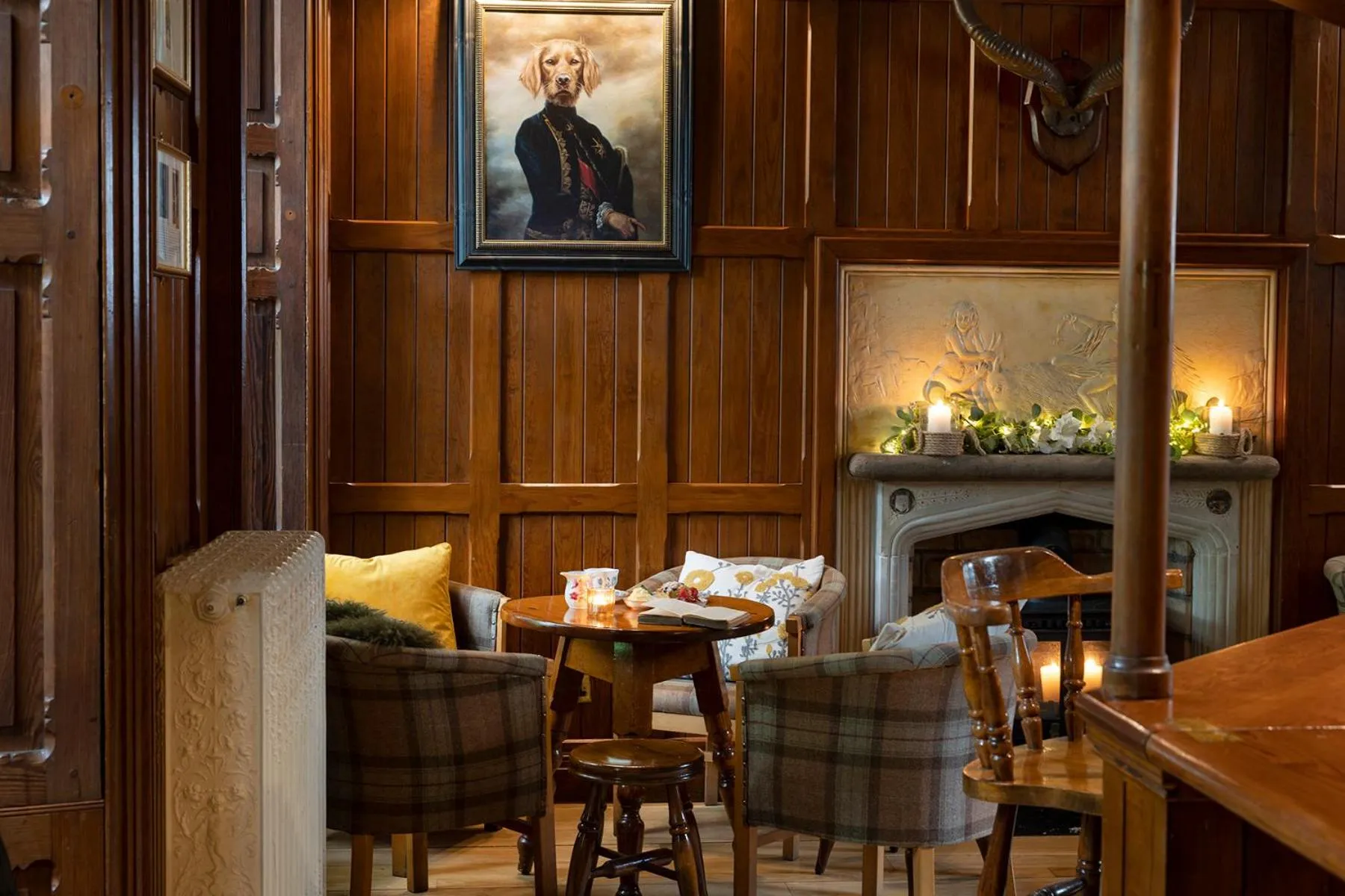 Lounge or bar in Raheen House Hotel