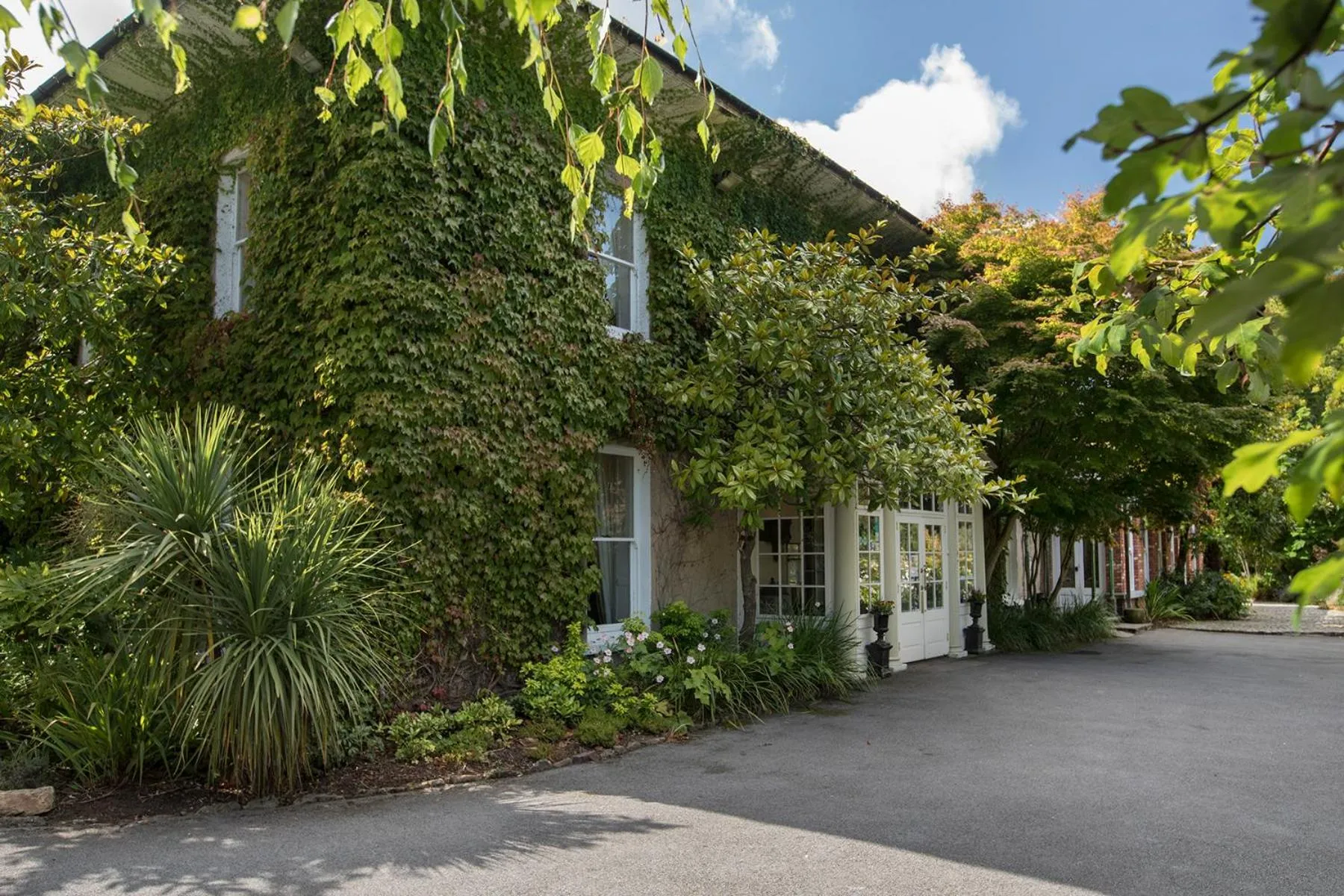 Facade/entrance in Raheen House Hotel
