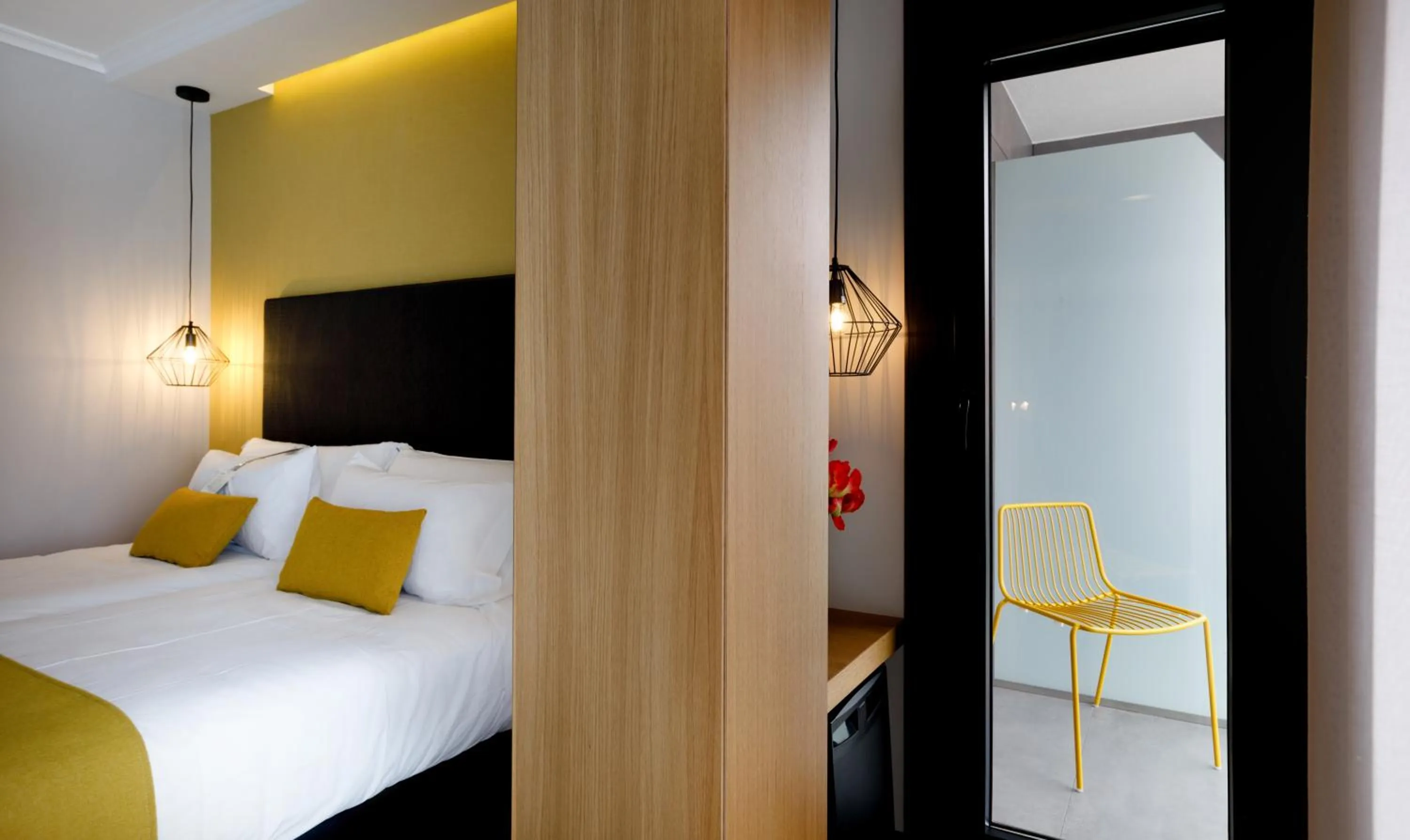 Balcony/Terrace, Bed in Hotel Val Convention