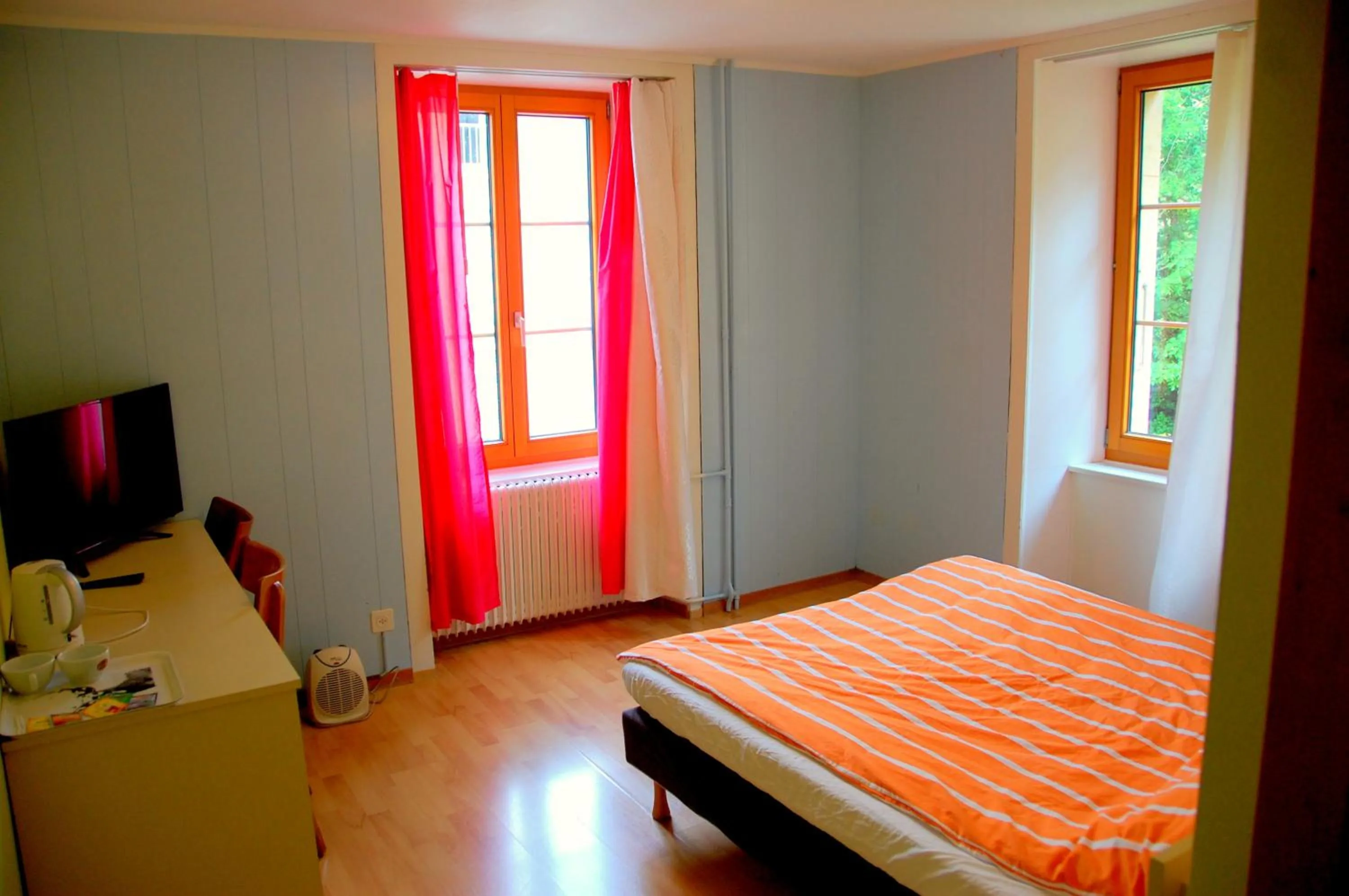 Bedroom, Bed in Hôtel de l'ours