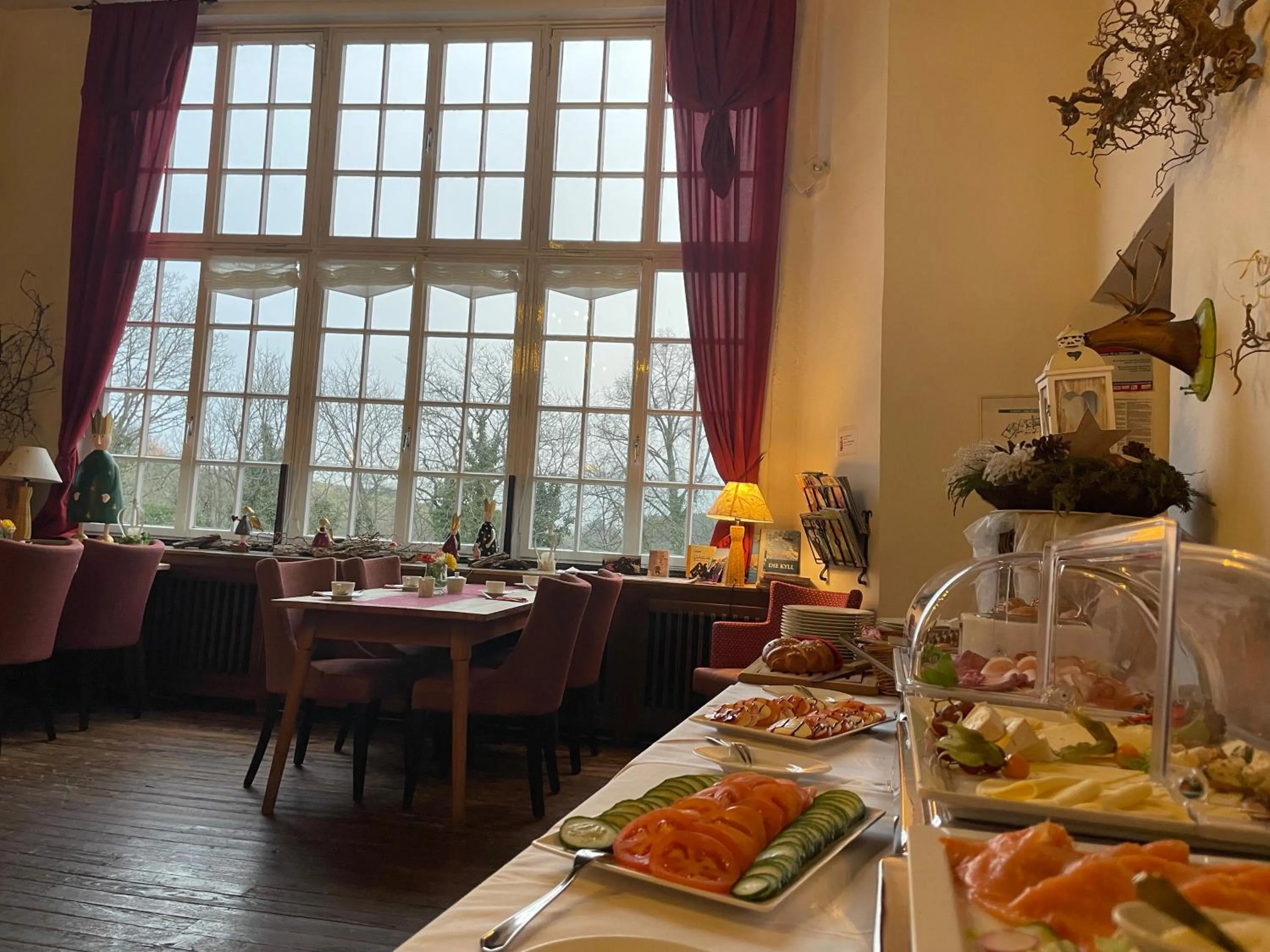 Restaurant/places to eat in Burghaus & Villa Kronenburg