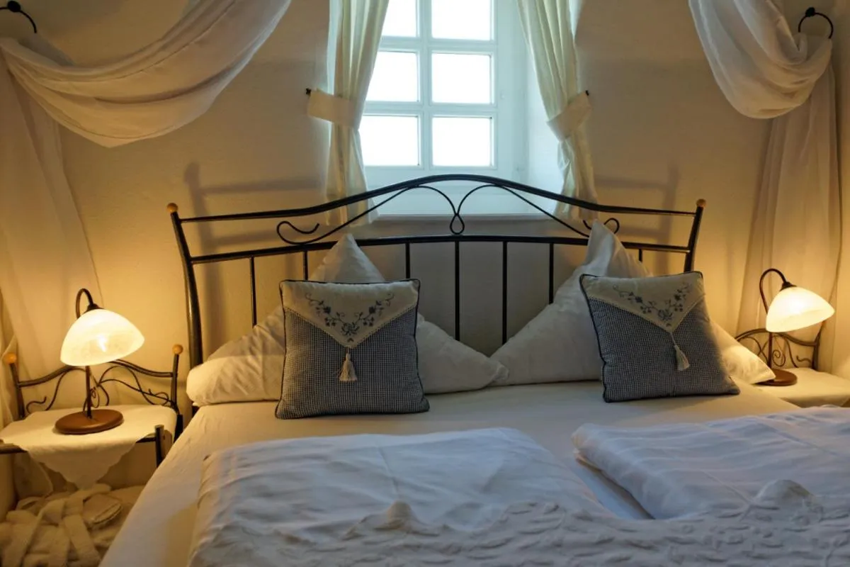 Bed in Burghaus & Villa Kronenburg