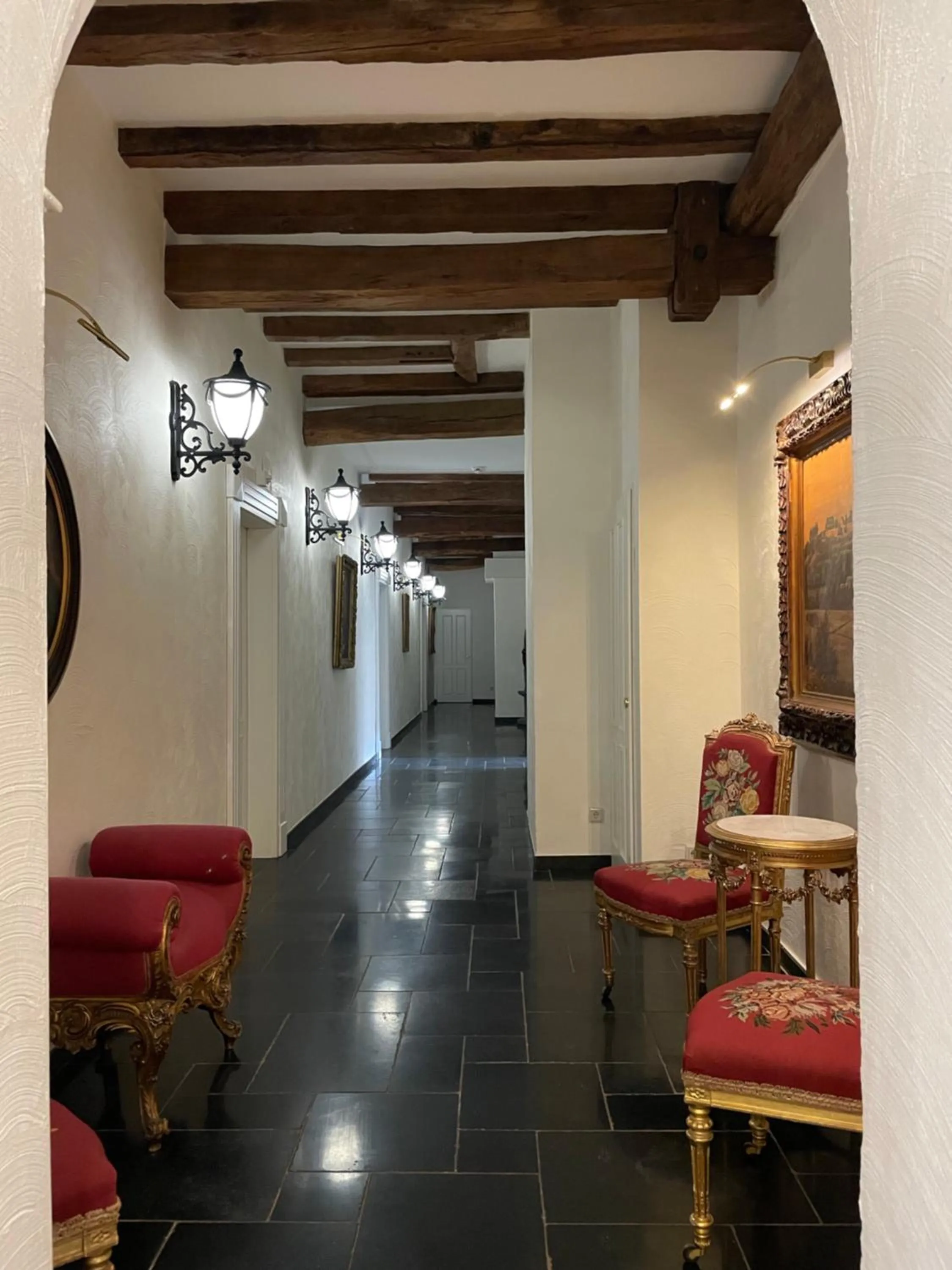 Property building in Burghaus & Villa Kronenburg