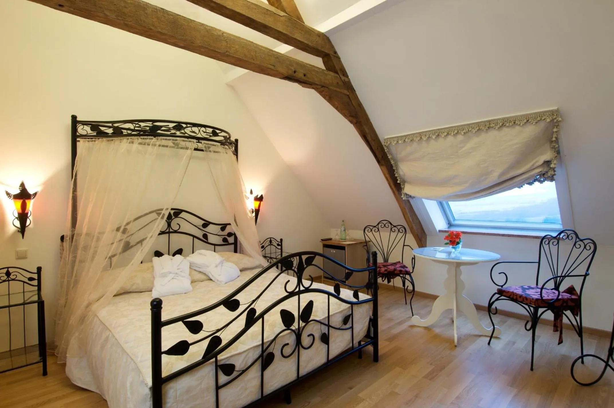 Photo of the whole room, Bed in Burghaus & Villa Kronenburg