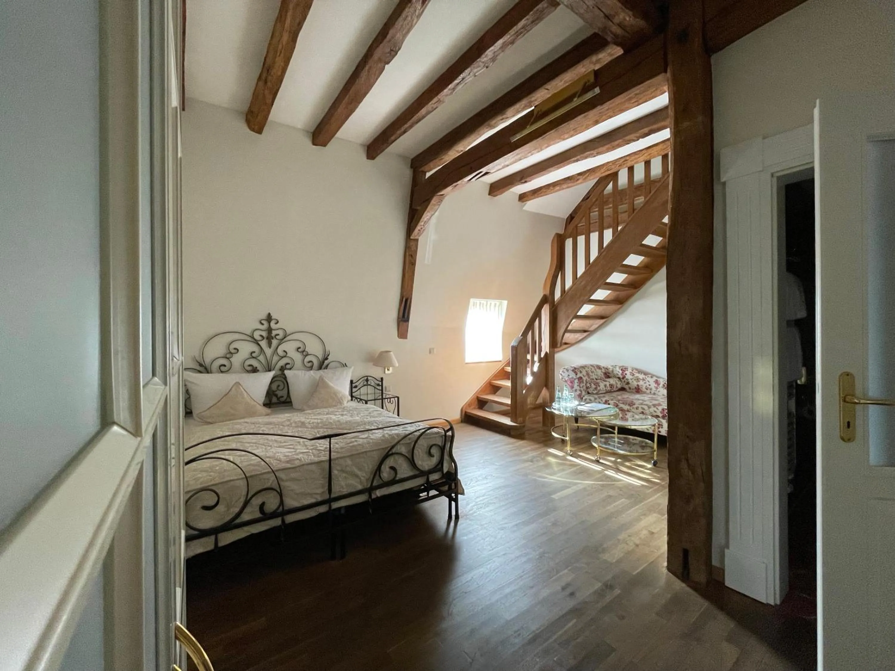 Staff, Bed in Burghaus & Villa Kronenburg