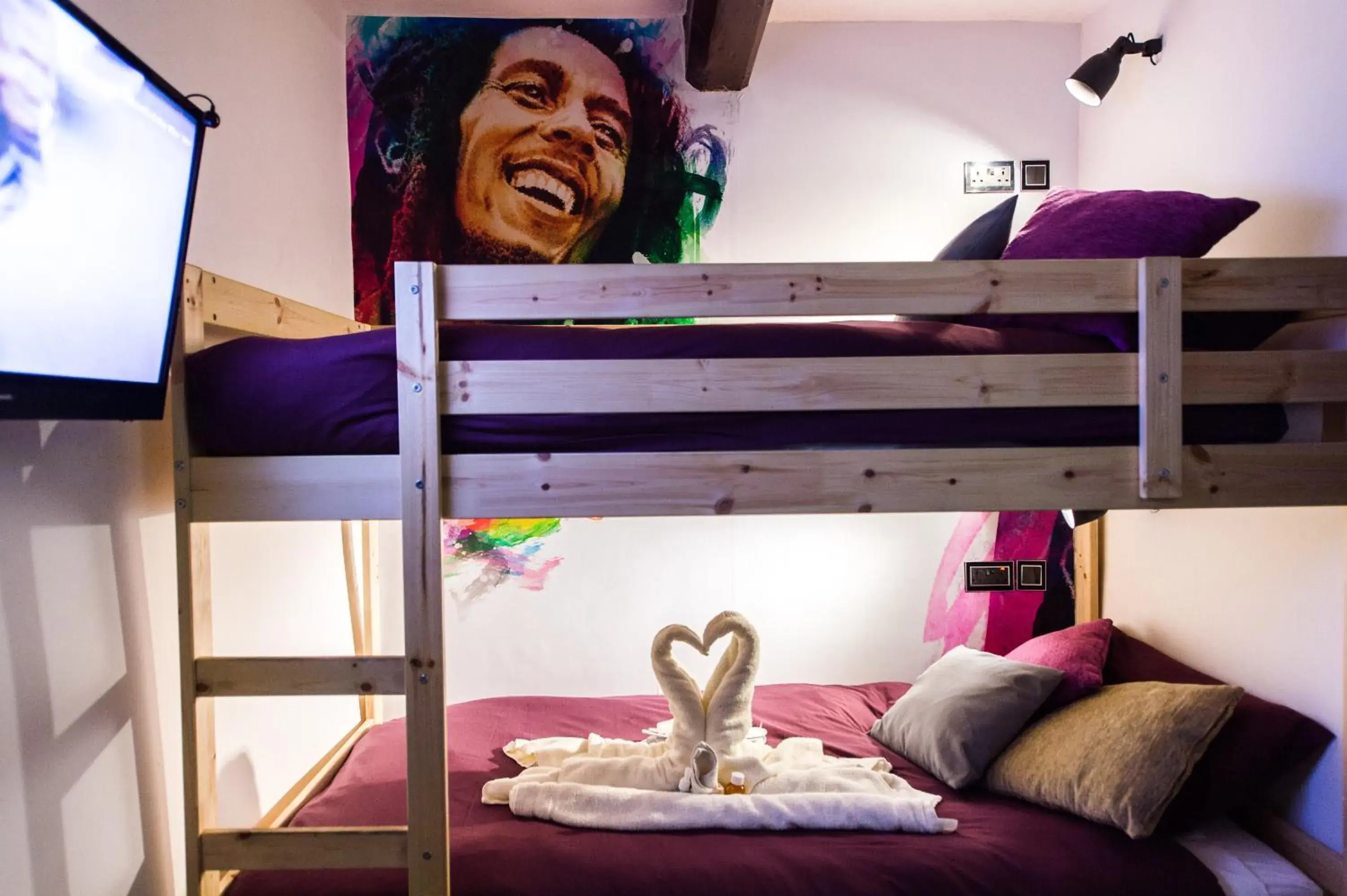 Twin Room with Shower en Suite in Backstage Boutique Music Themed Townhouse Twin Room with Shower en Suite in Backstage Boutique Music Themed Townhouse