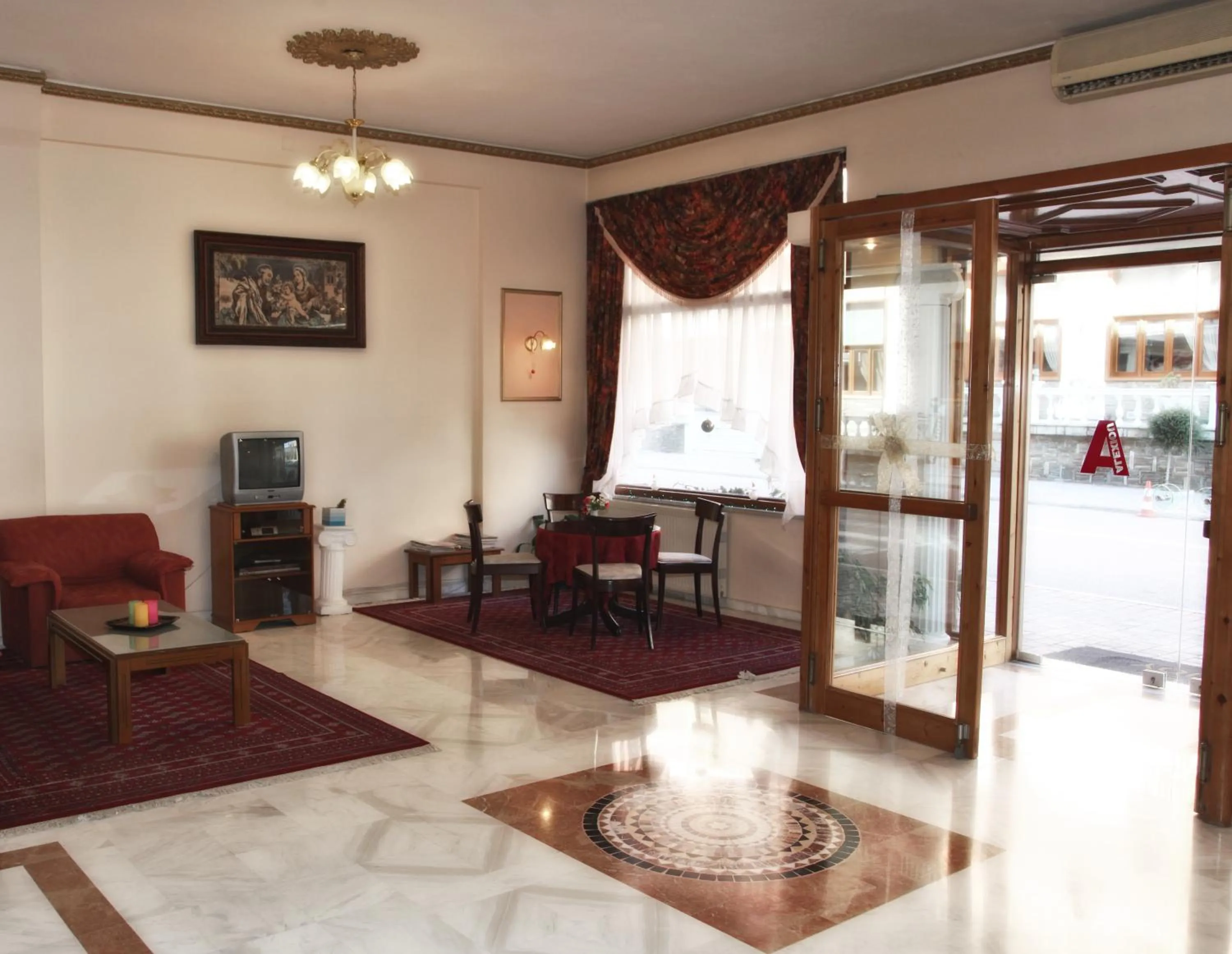 Communal lounge/ TV room in Alexiou Hotel