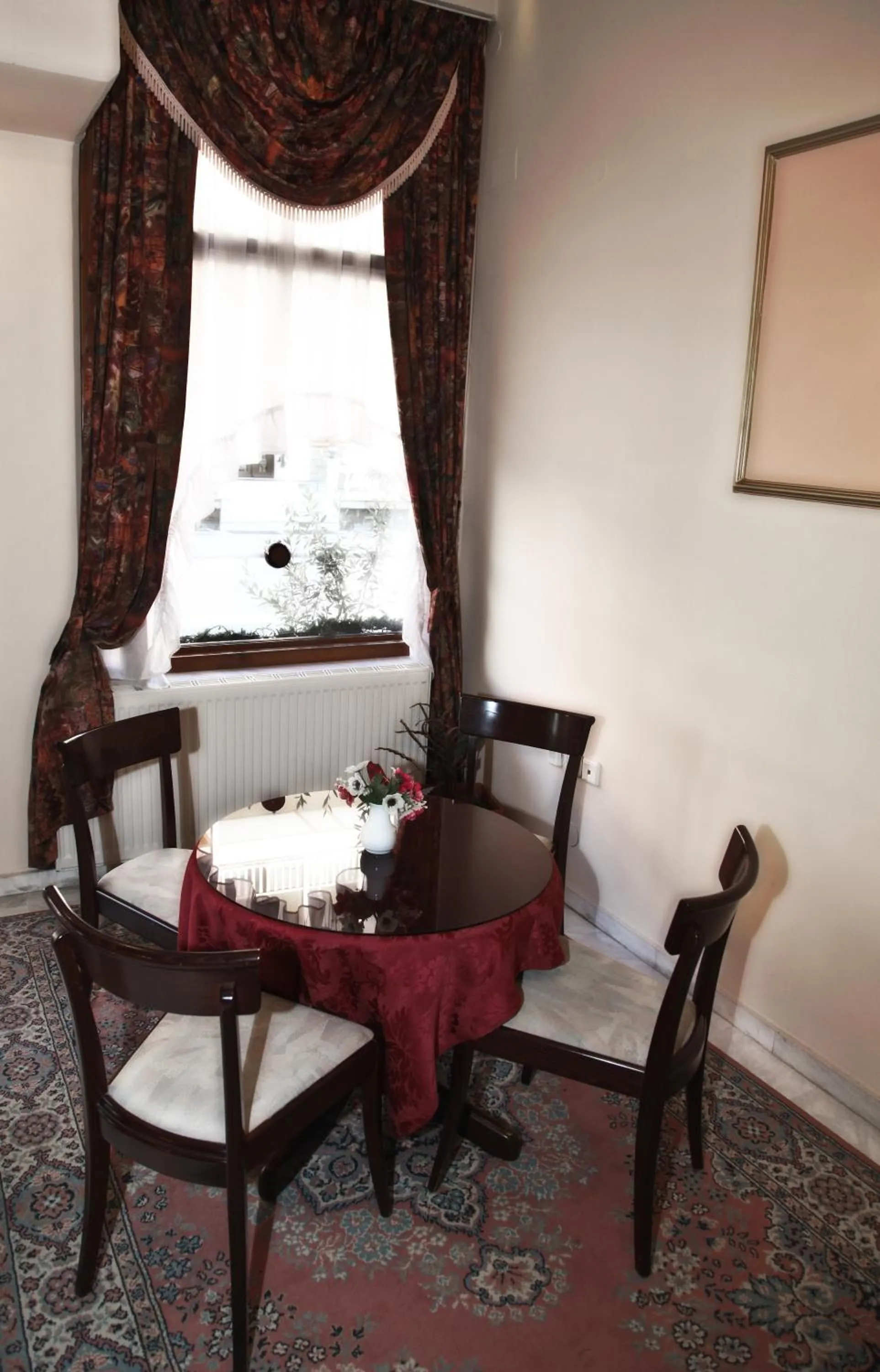 Communal lounge/ TV room in Alexiou Hotel