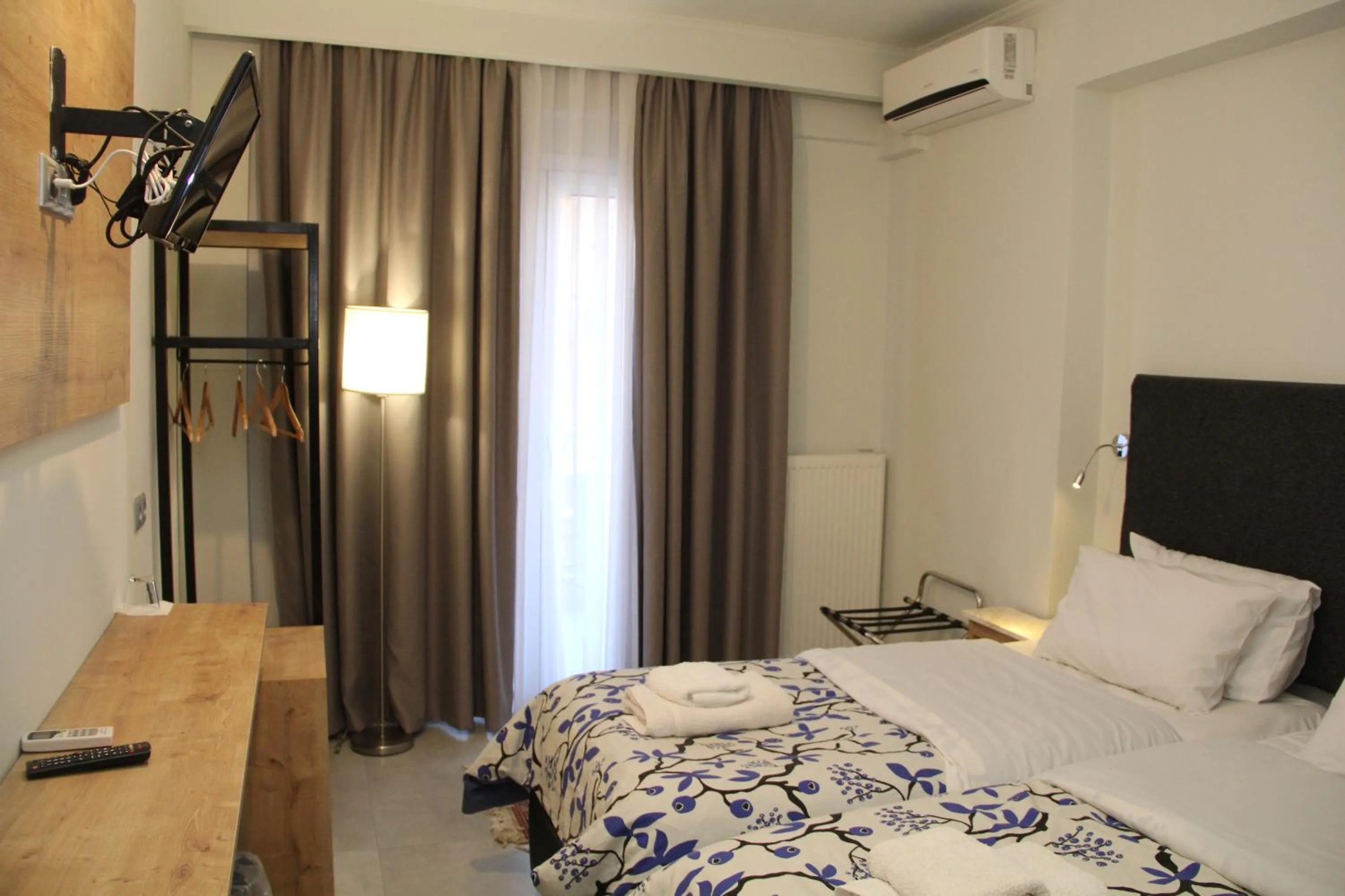 Photo of the whole room, Bed in Alexiou Hotel