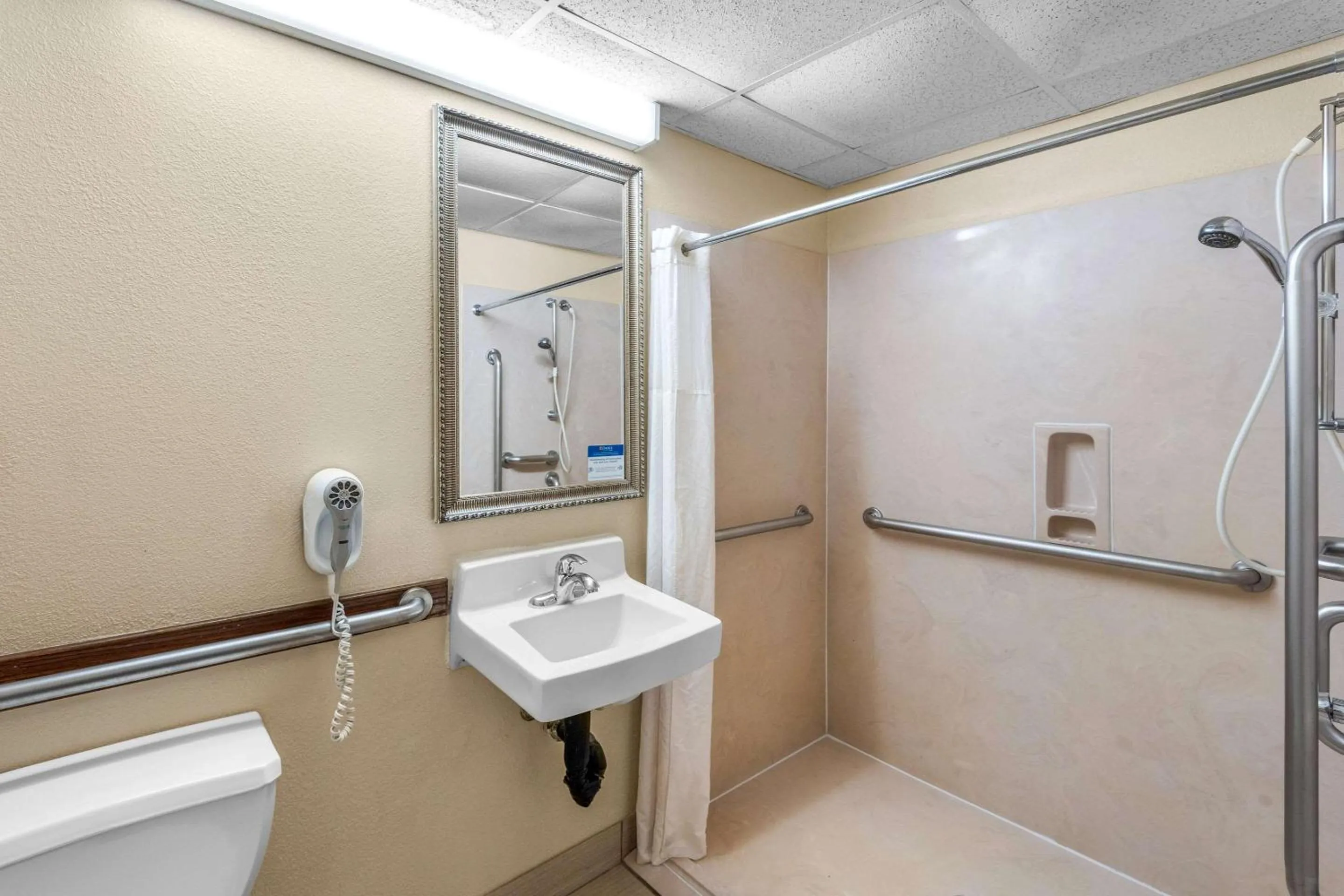 Bedroom in Clarion Inn & Suites Indianapolis Northwest