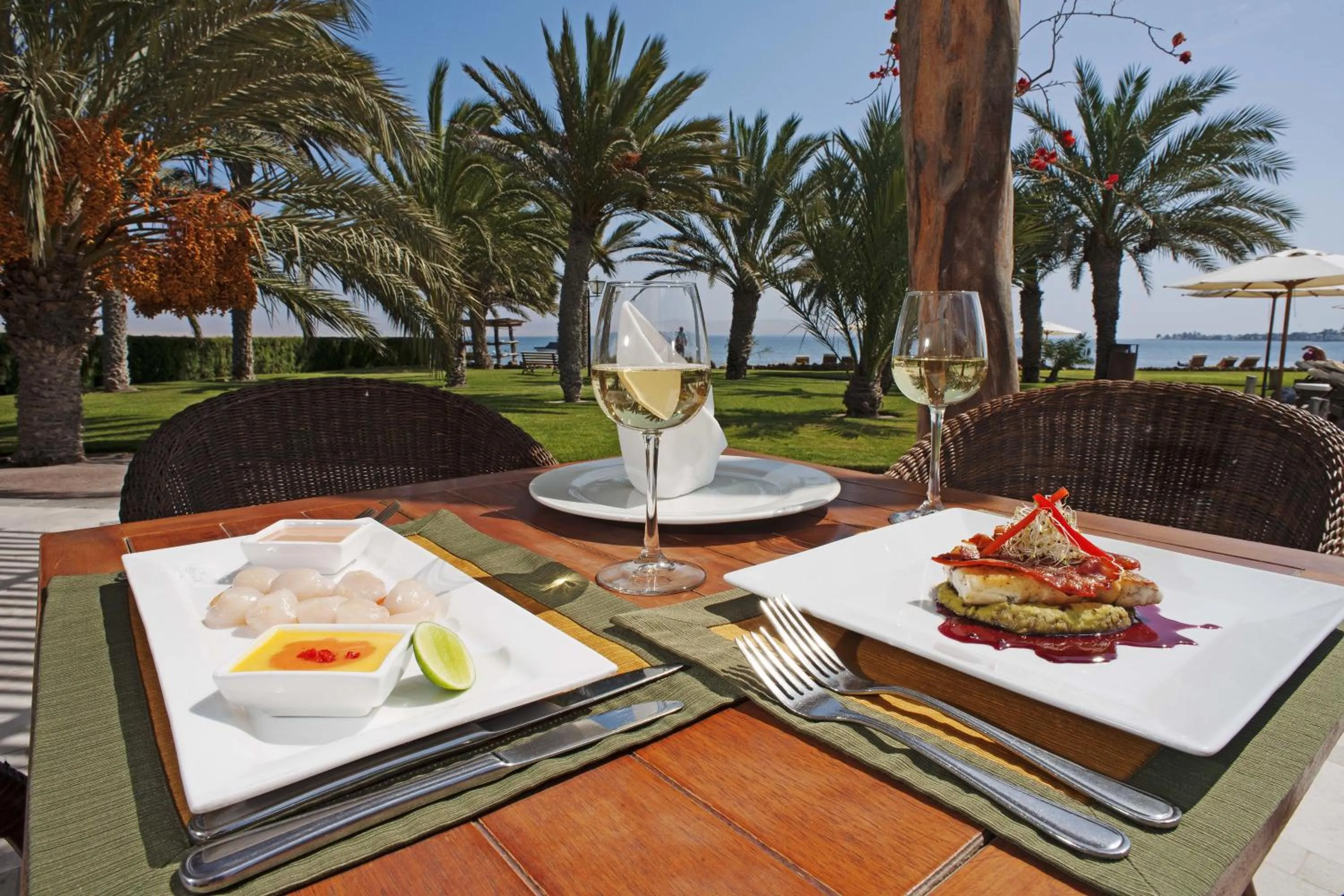 Restaurant/places to eat in La Hacienda Bahia Paracas