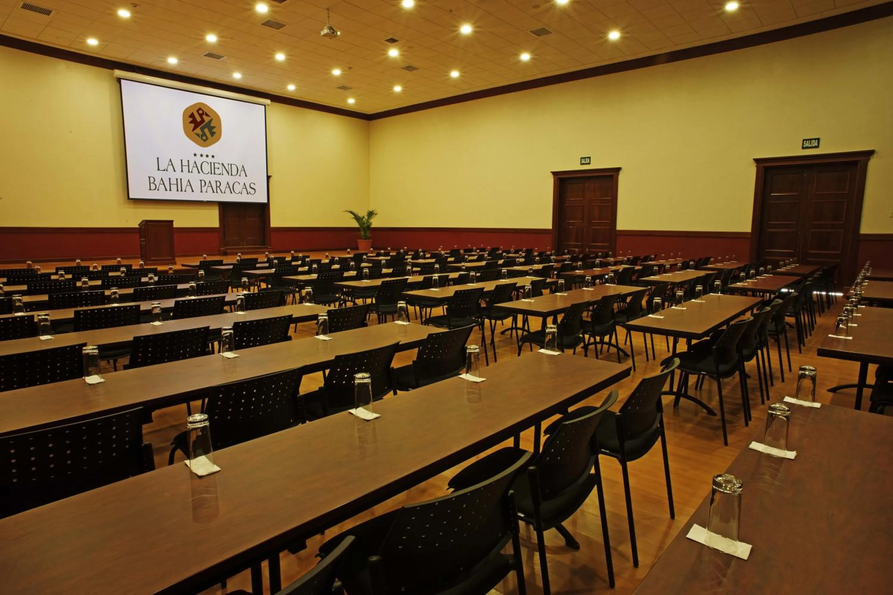 Business facilities in La Hacienda Bahia Paracas