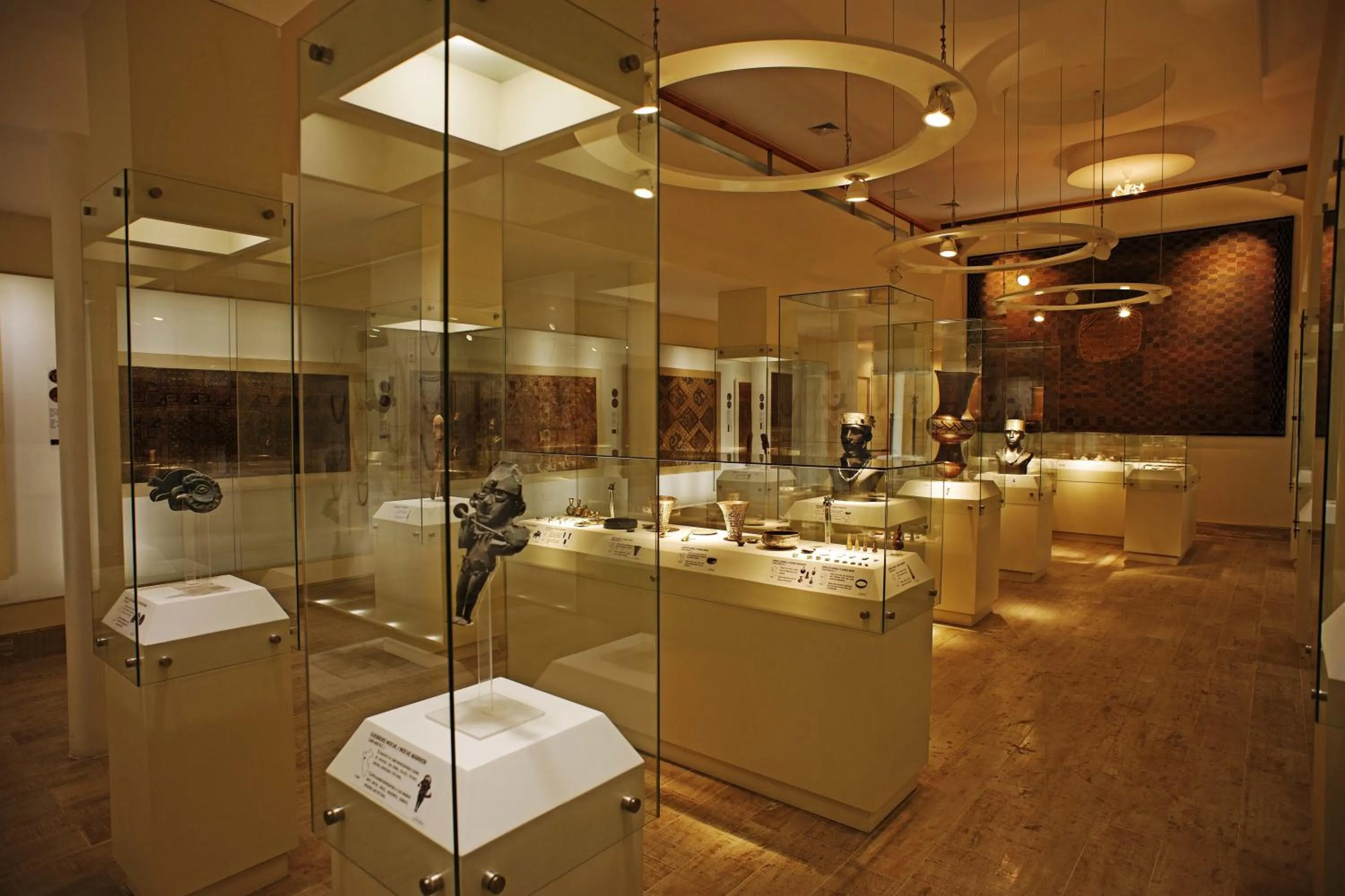 Library in La Hacienda Bahia Paracas