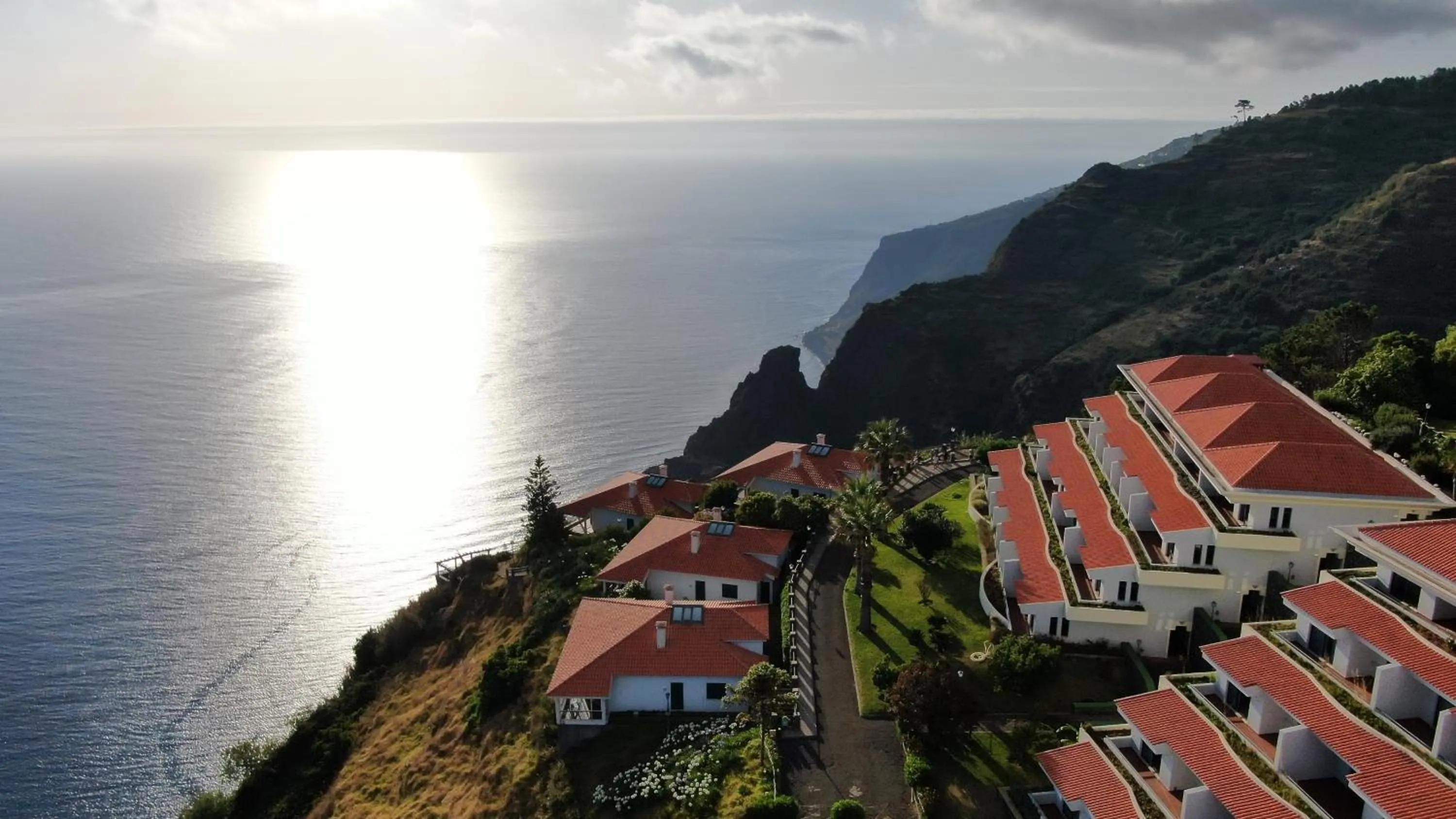 Property building in Hotel Jardim Atlantico