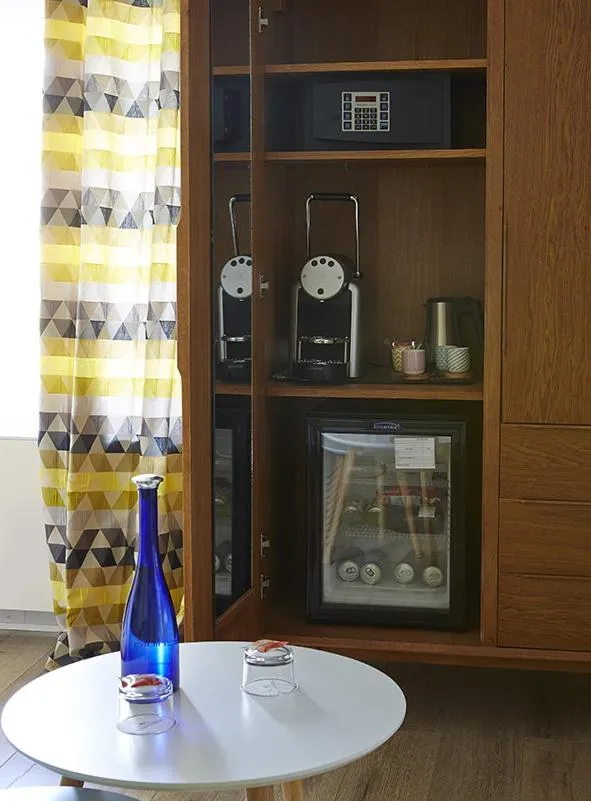 oven in The Originals Hôtel Le Cise Restaurant Chambres et Suites