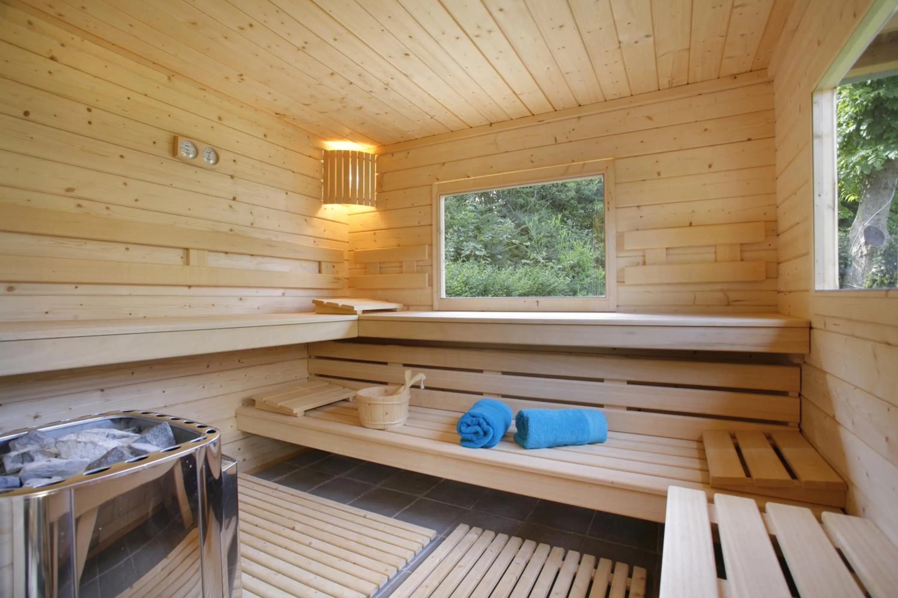 Sauna in The Originals Hôtel Le Cise Restaurant Chambres et Suites