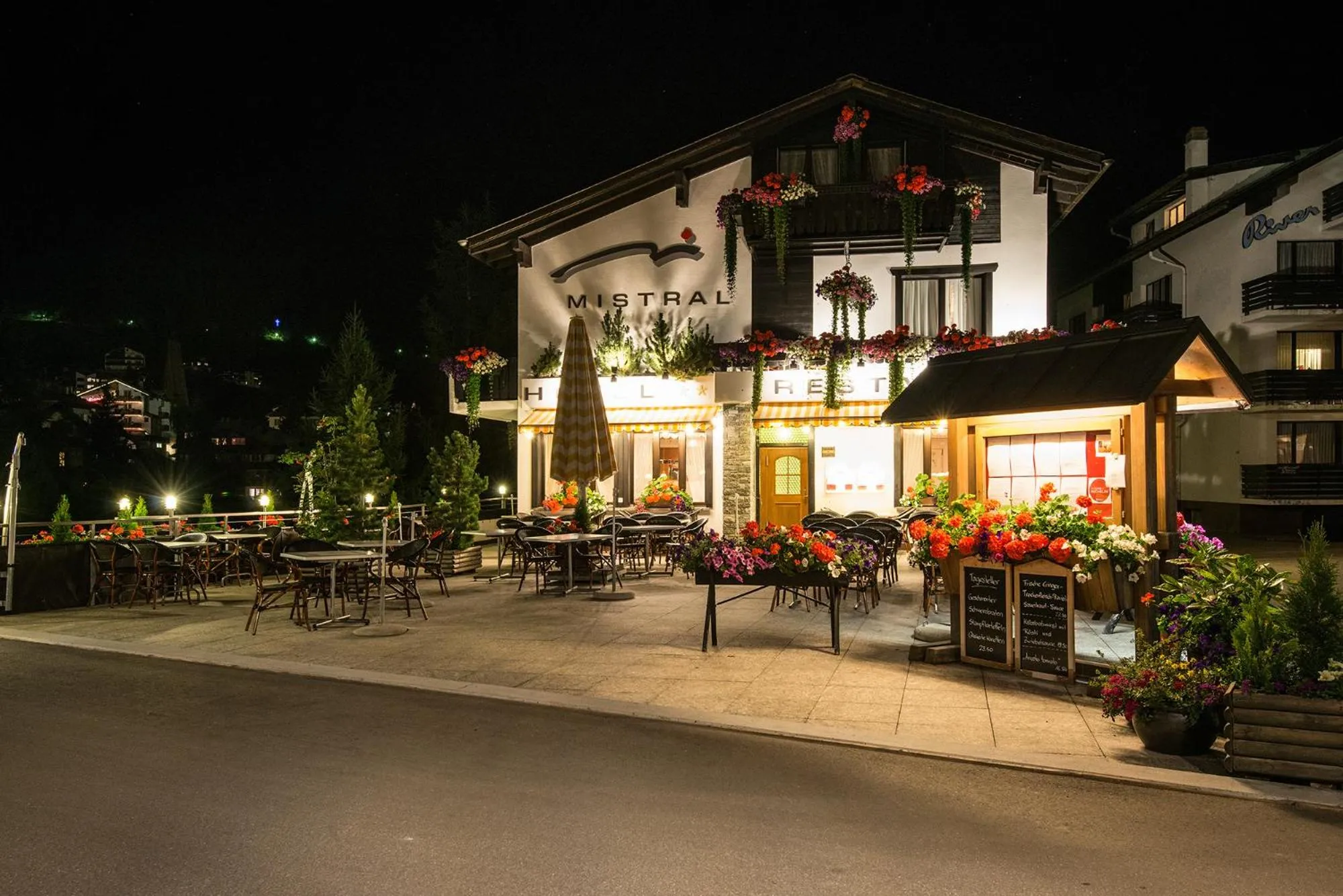 Property building in Hotel Mistral Superior