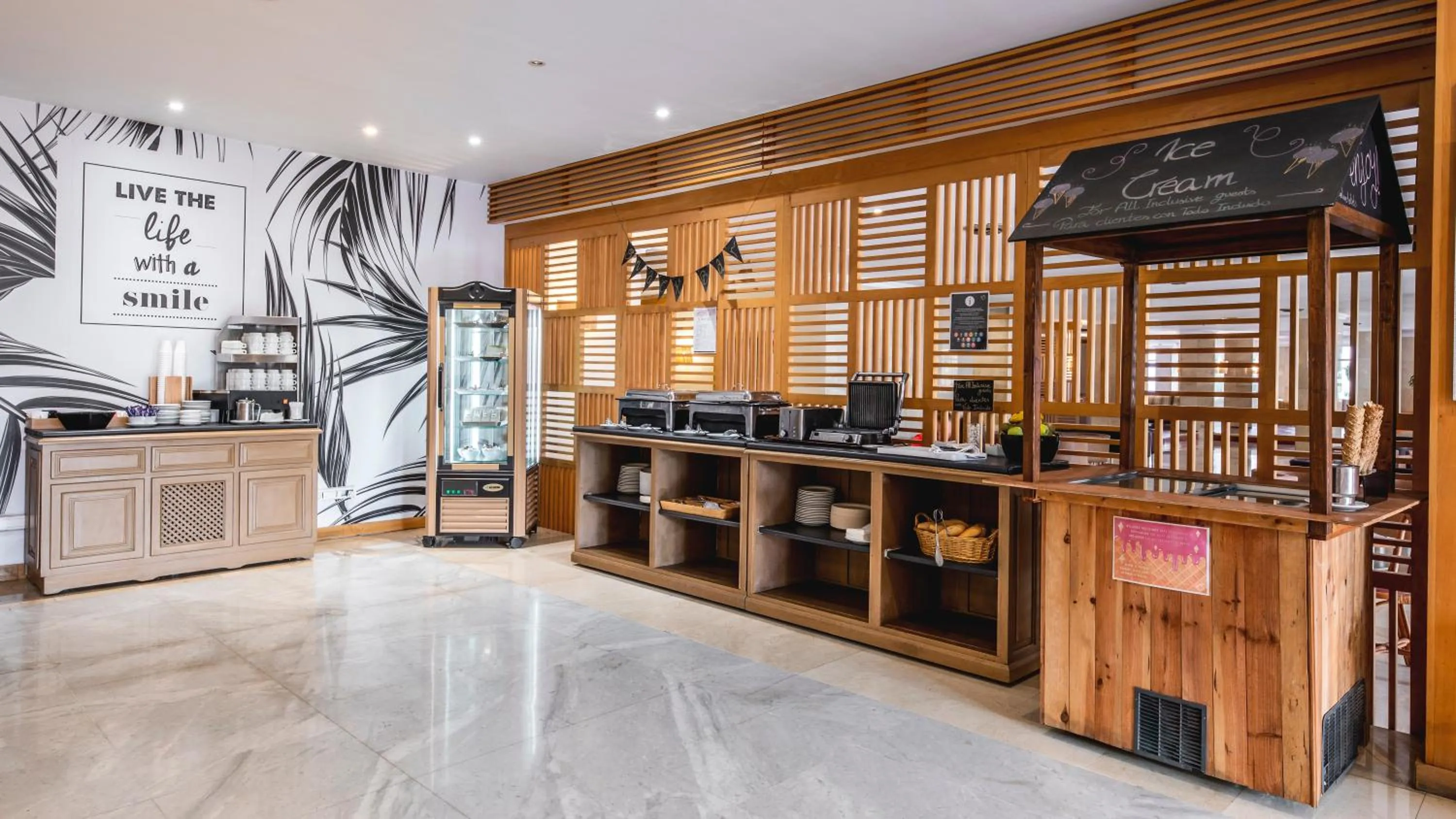 Food and drinks in Be Live Adults Only Tenerife