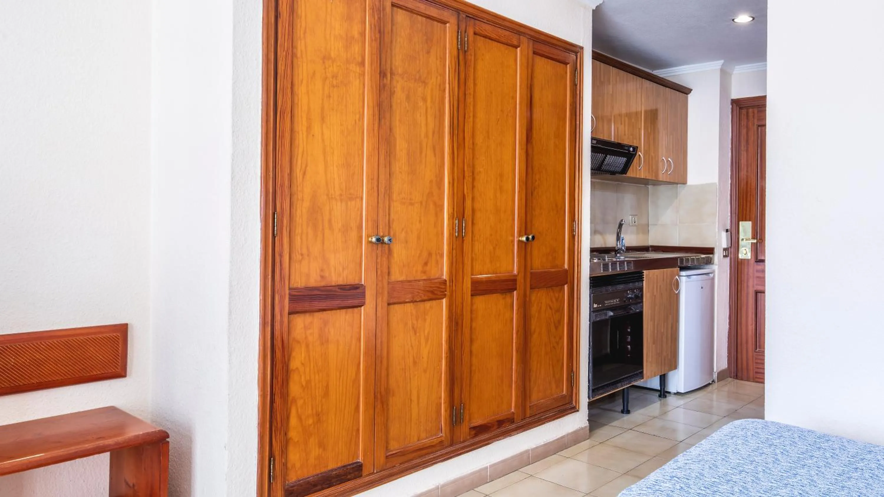 Communal kitchen in Be Smart Florida Plaza