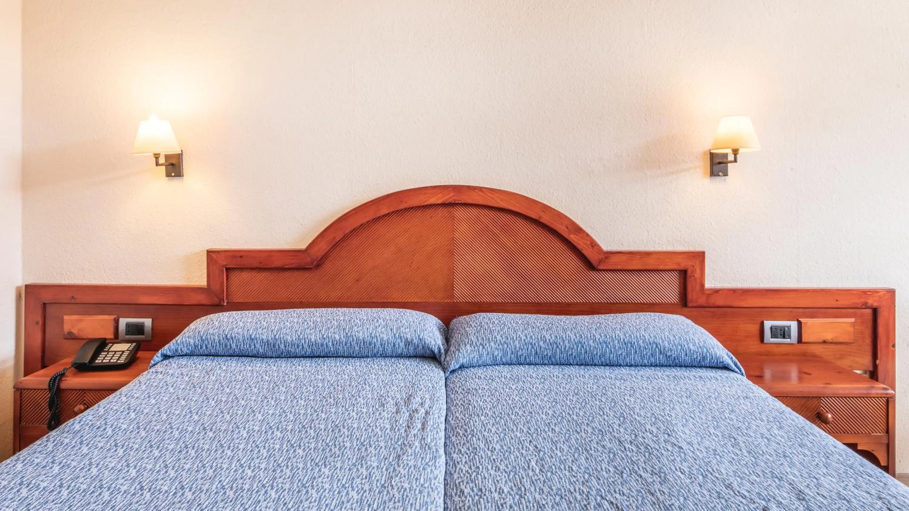 Photo of the whole room, Bed in Be Smart Florida Plaza