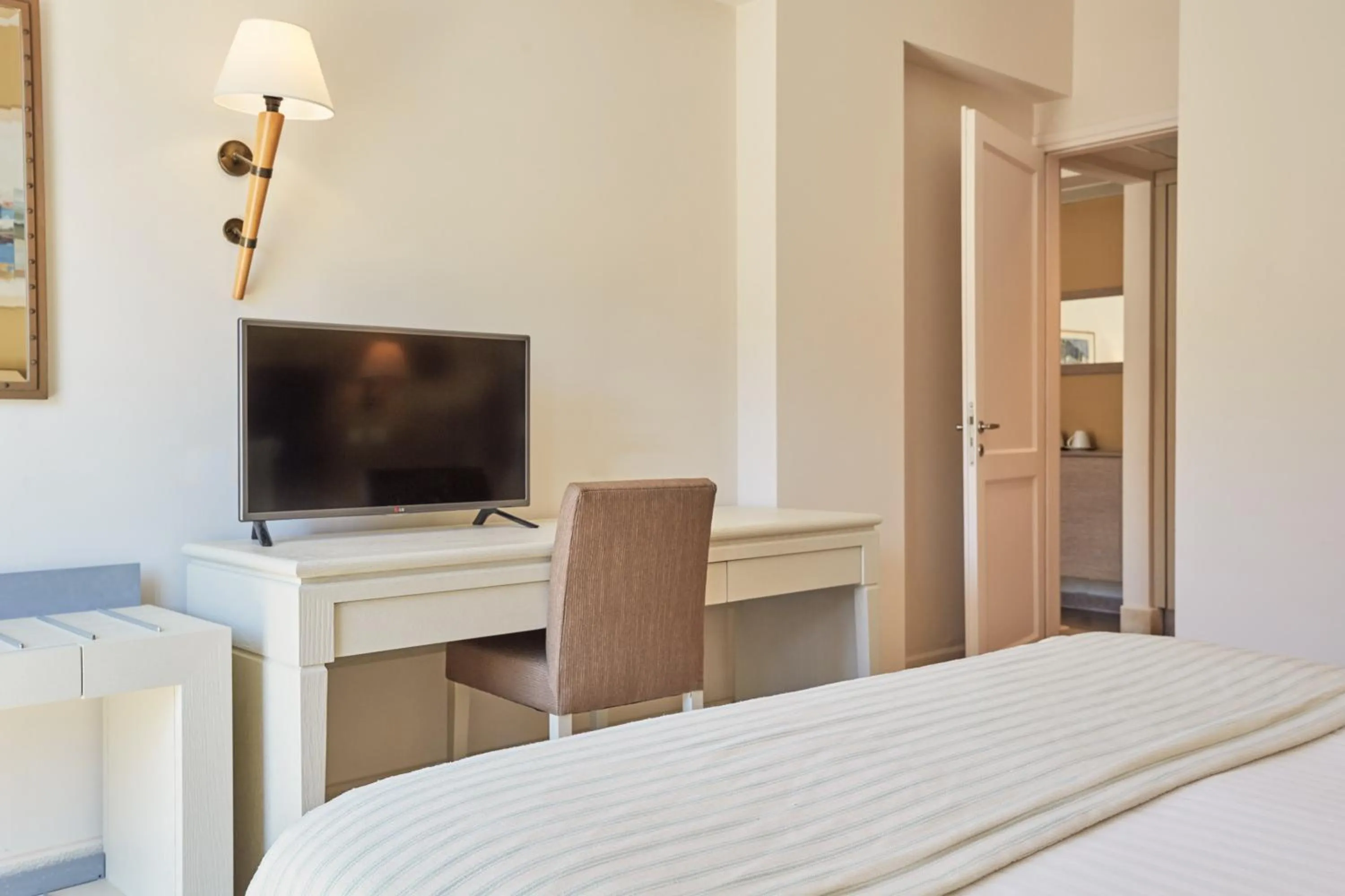 Bed in Giannoulis - Grand Bay Beach Resort (Exclusive Adults Only)