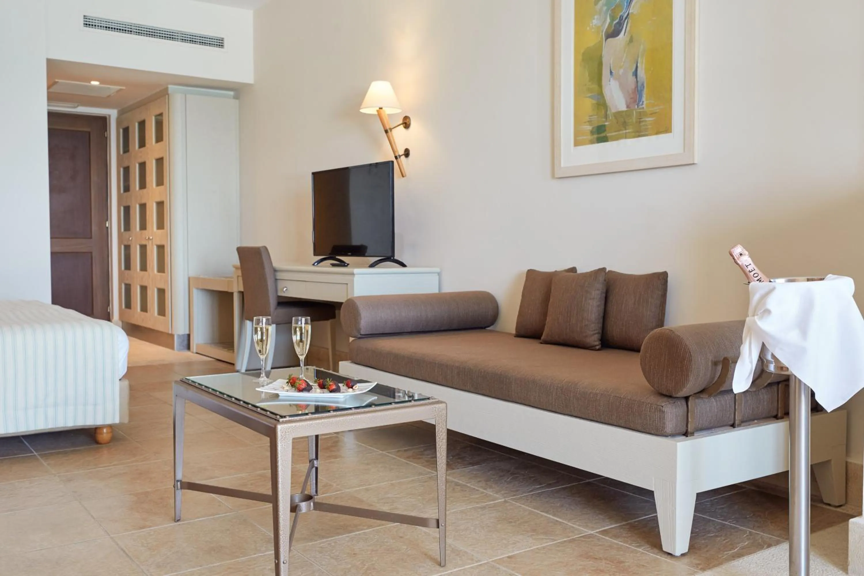 TV and multimedia in Giannoulis - Grand Bay Beach Resort (Exclusive Adults Only)