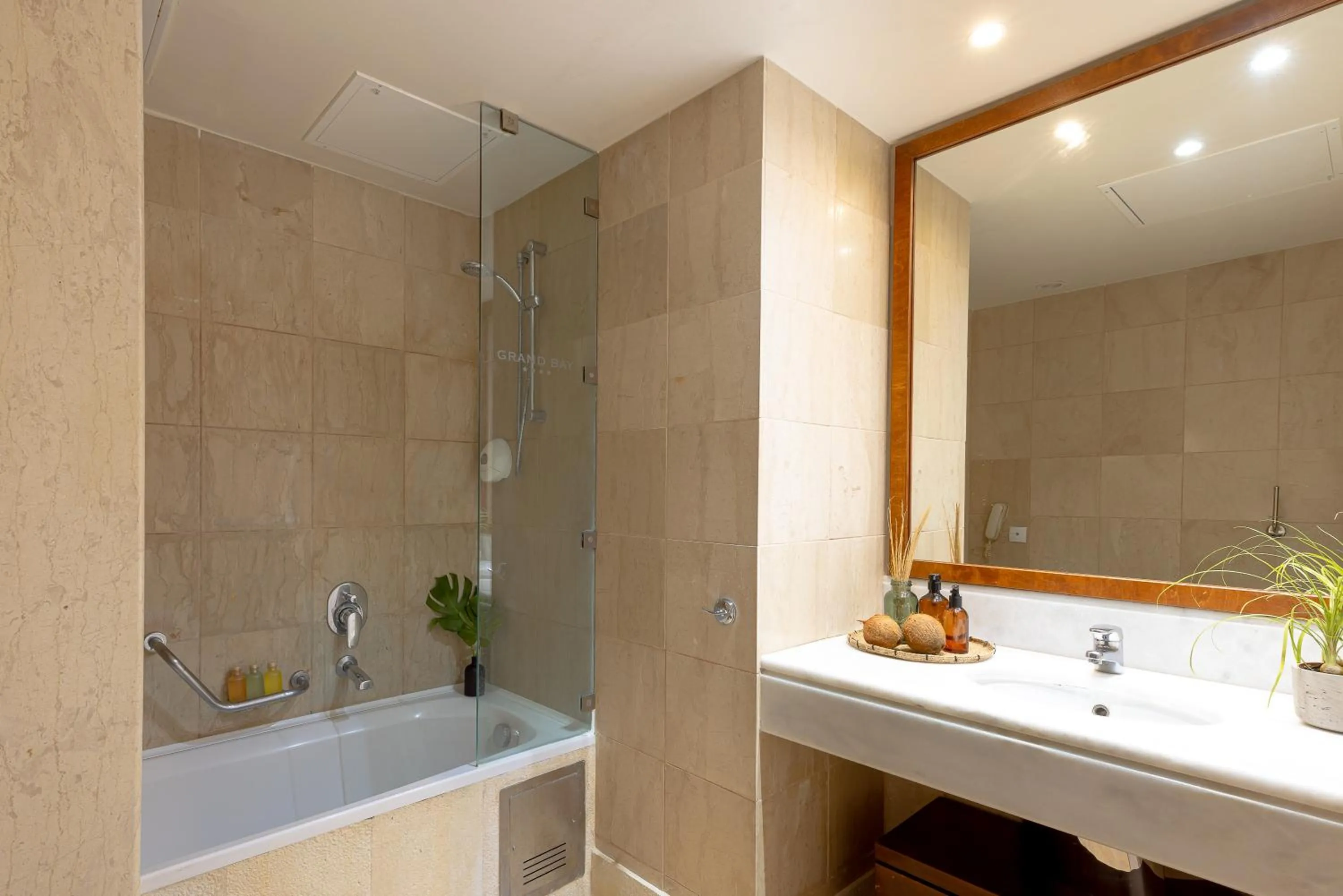 Shower in Giannoulis - Grand Bay Beach Resort (Exclusive Adults Only)