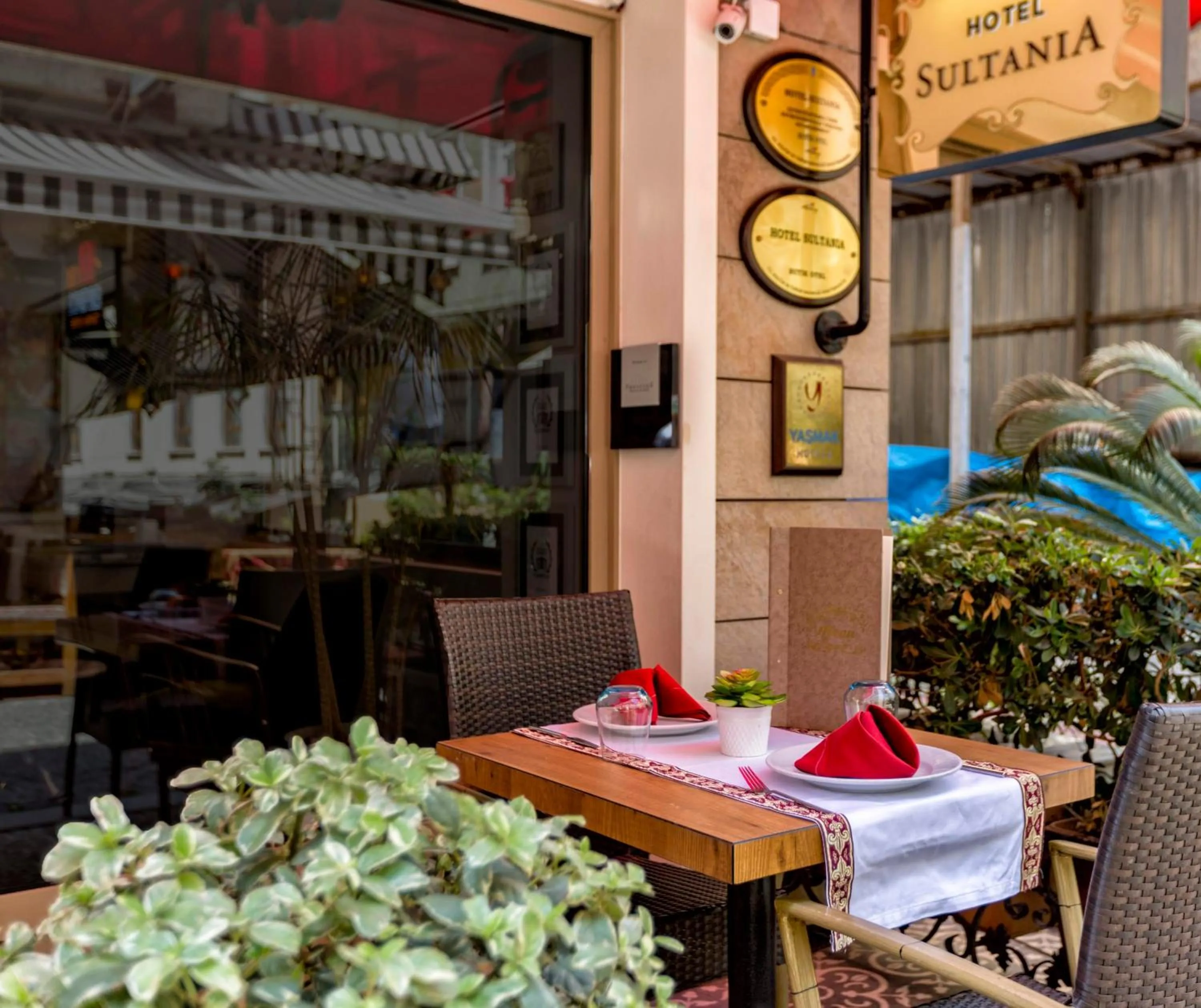 Restaurant/places to eat in Hotel Sultania Boutique Class