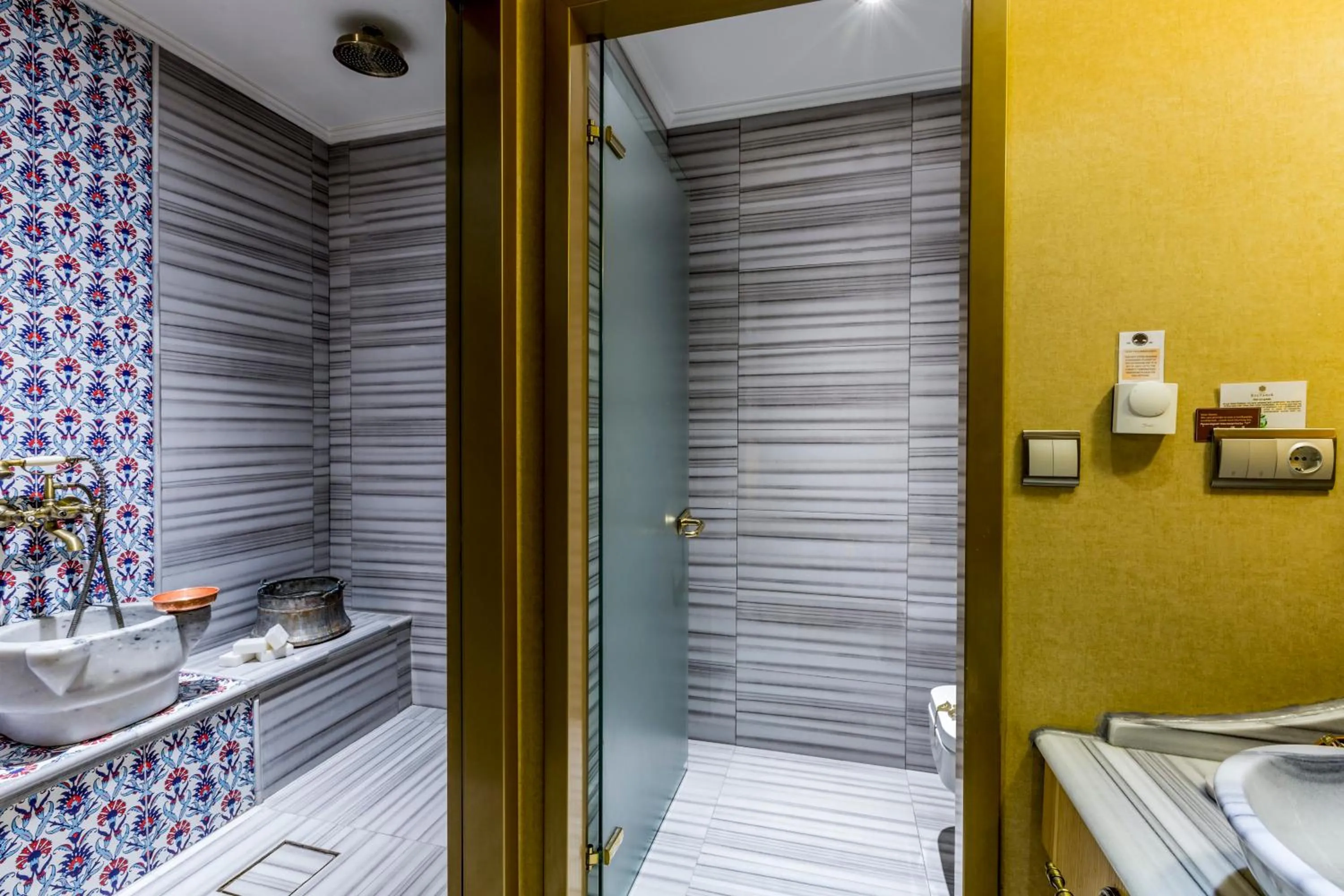 Shower in Hotel Sultania Boutique Class