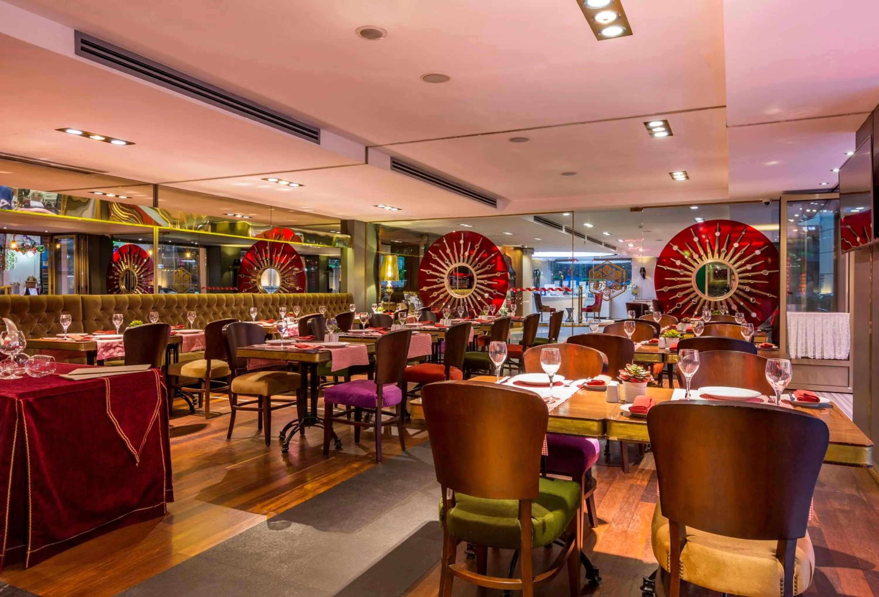 Restaurant/places to eat in Hotel Sultania Boutique Class