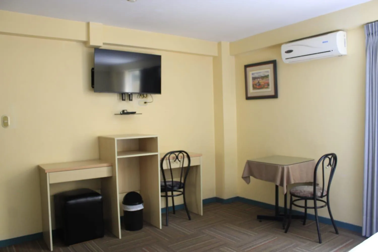 TV and multimedia in Embajadores Hotel