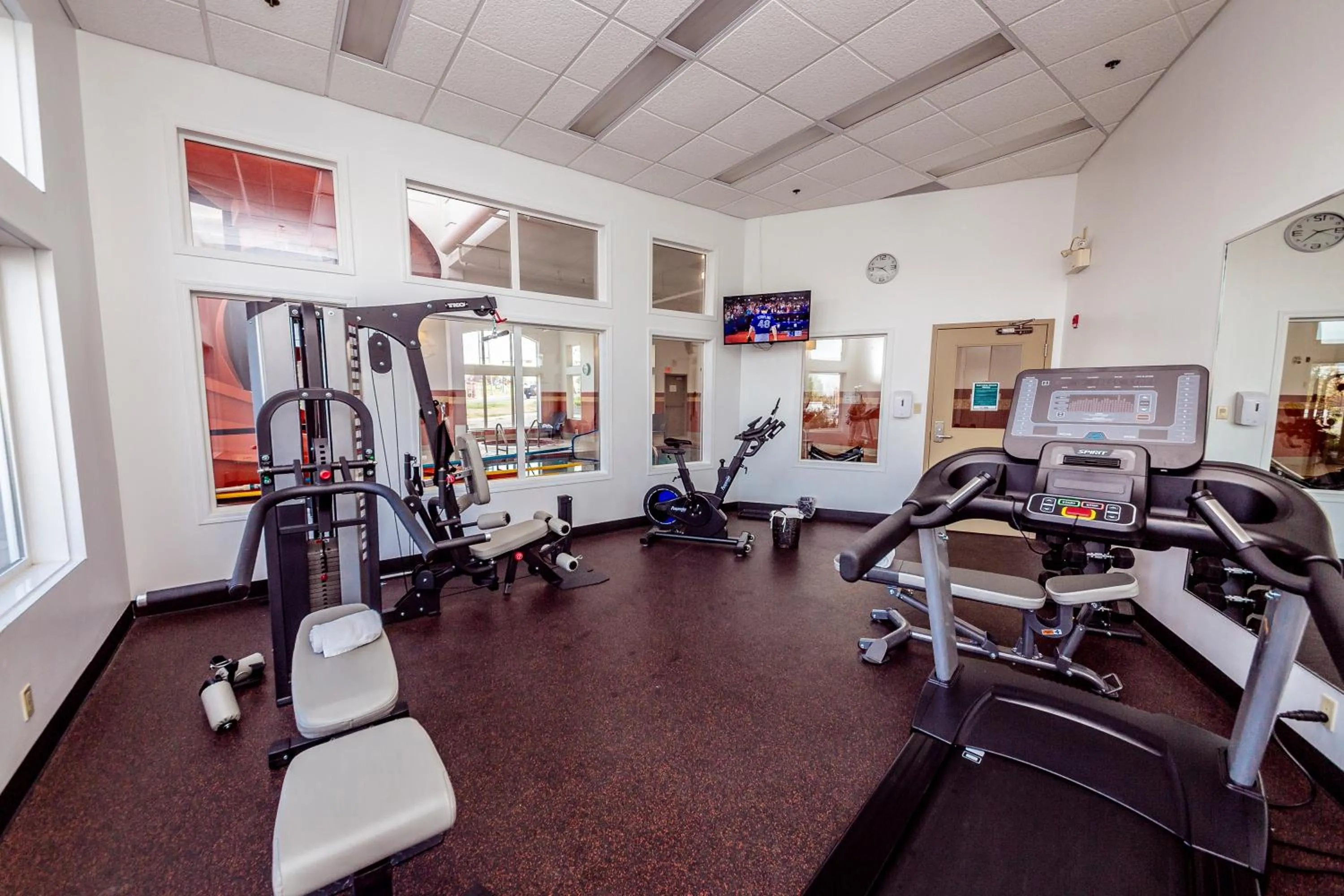 Fitness centre/facilities in Service Plus Inns and Suites Calgary