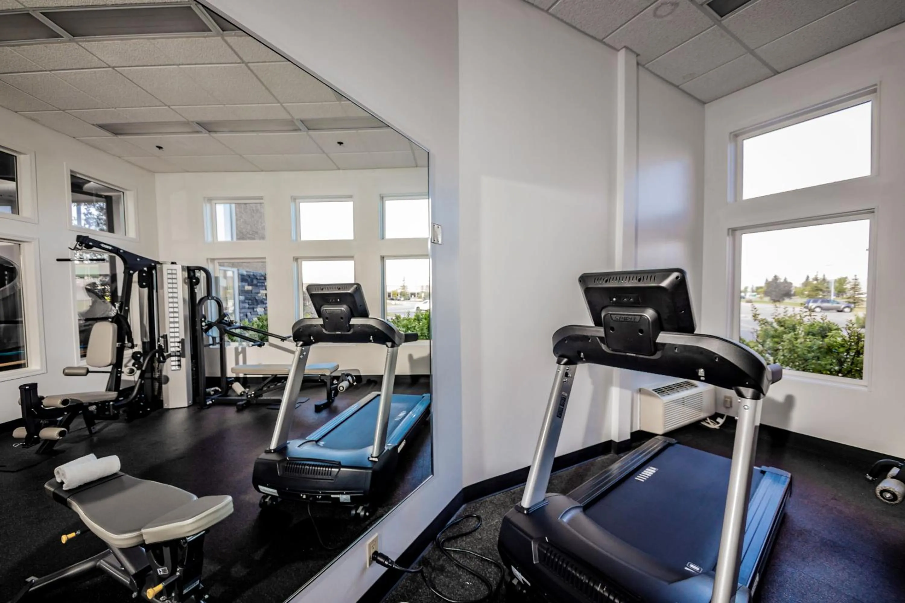 Fitness centre/facilities in Service Plus Inns and Suites Calgary