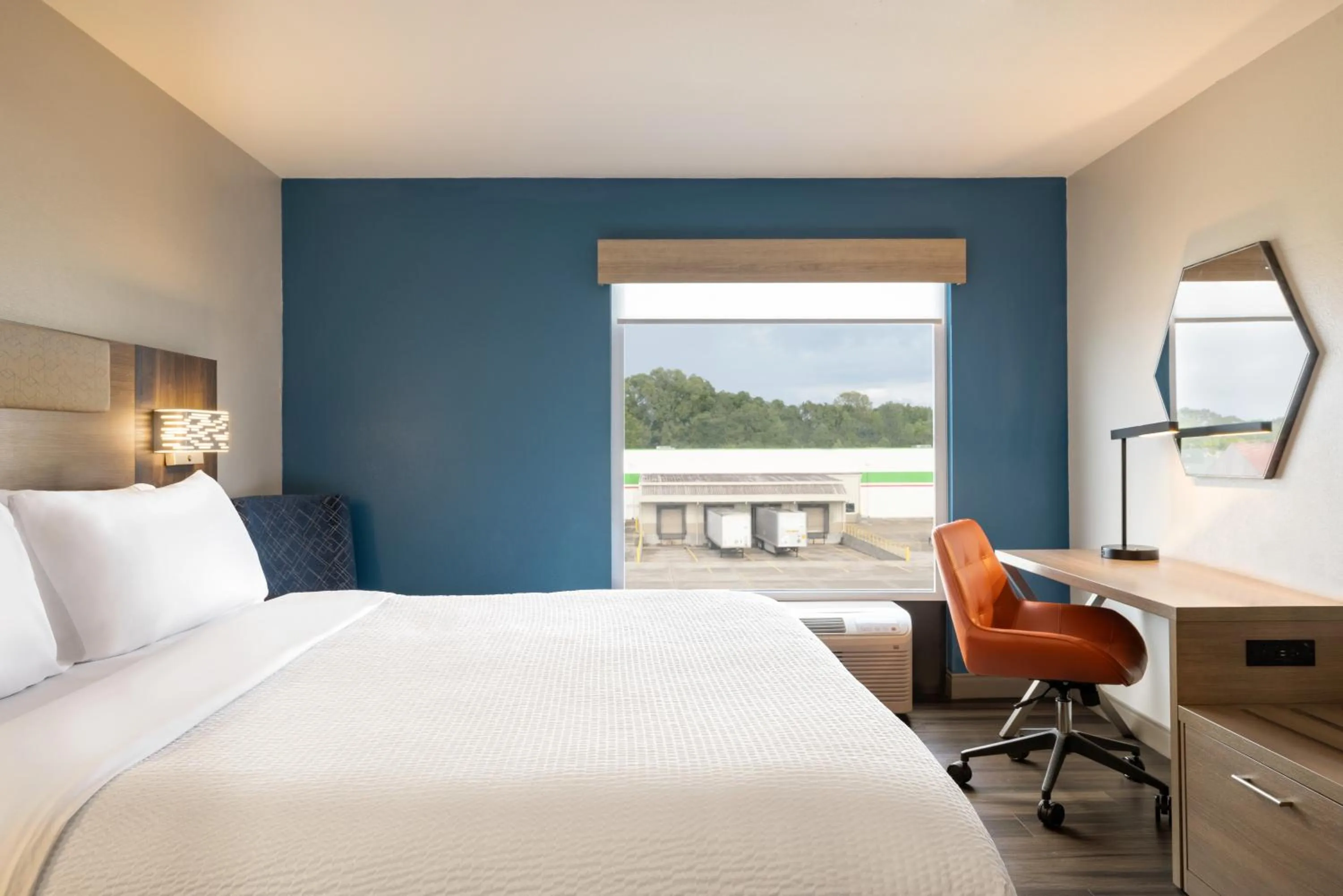Bedroom, Bed in Holiday Inn Express & Suites Opelousas by IHG