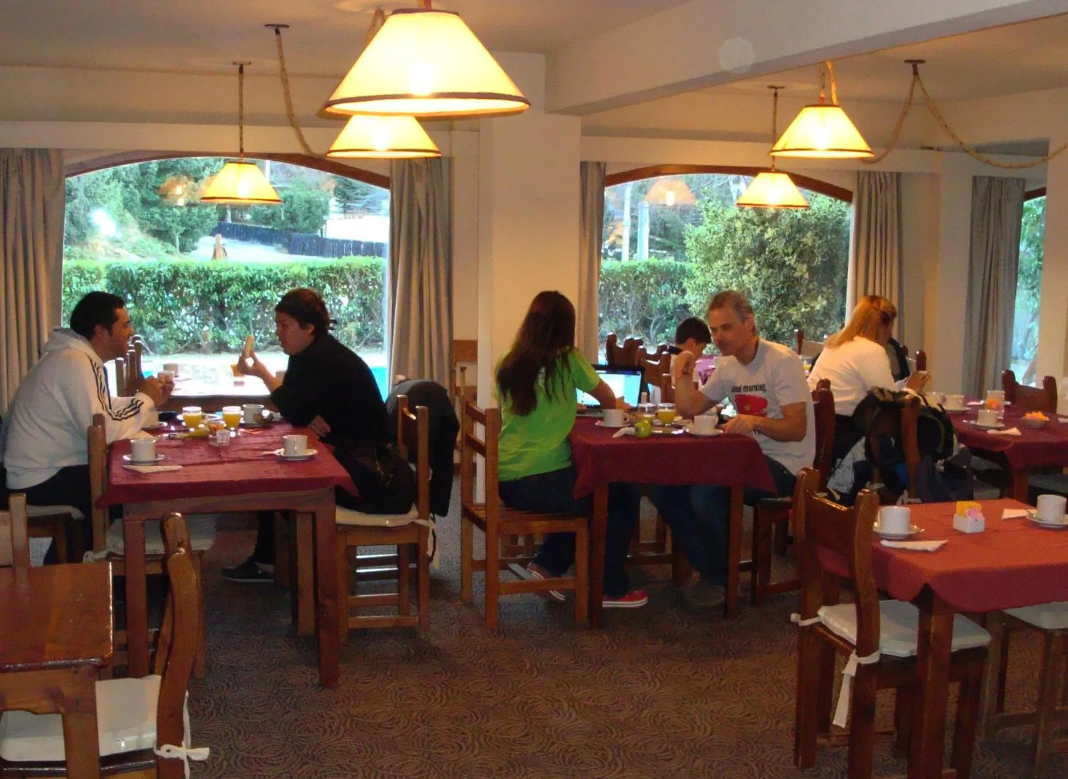 Restaurant/places to eat in Apartur Catedral