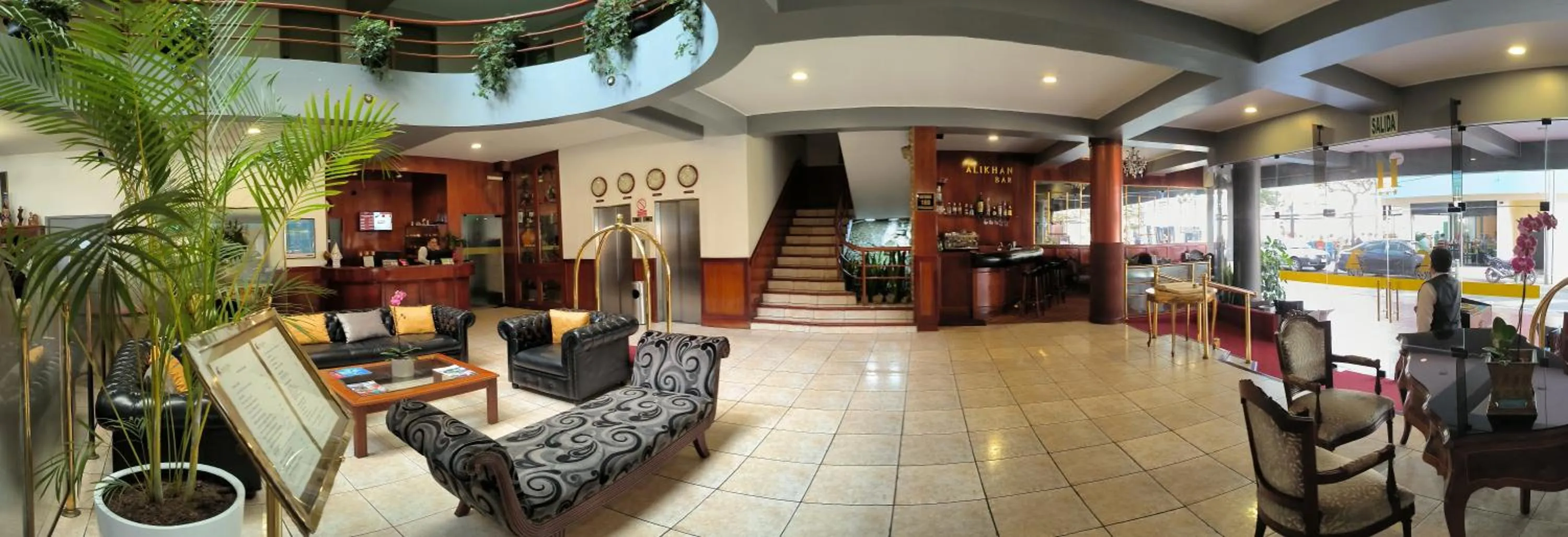 Living room in Faraona Grand Hotel