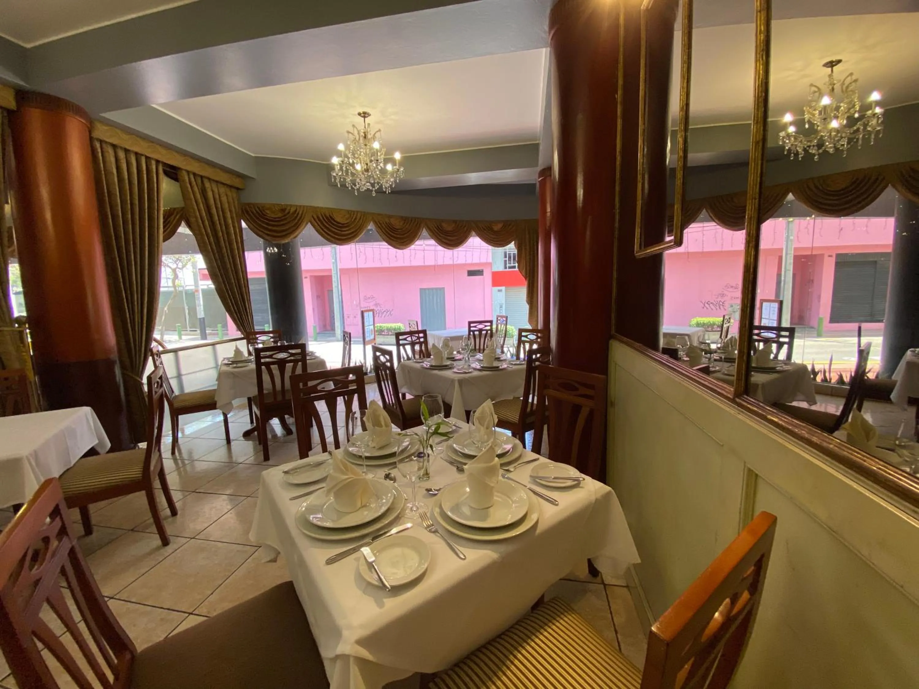 Restaurant/places to eat in Faraona Grand Hotel