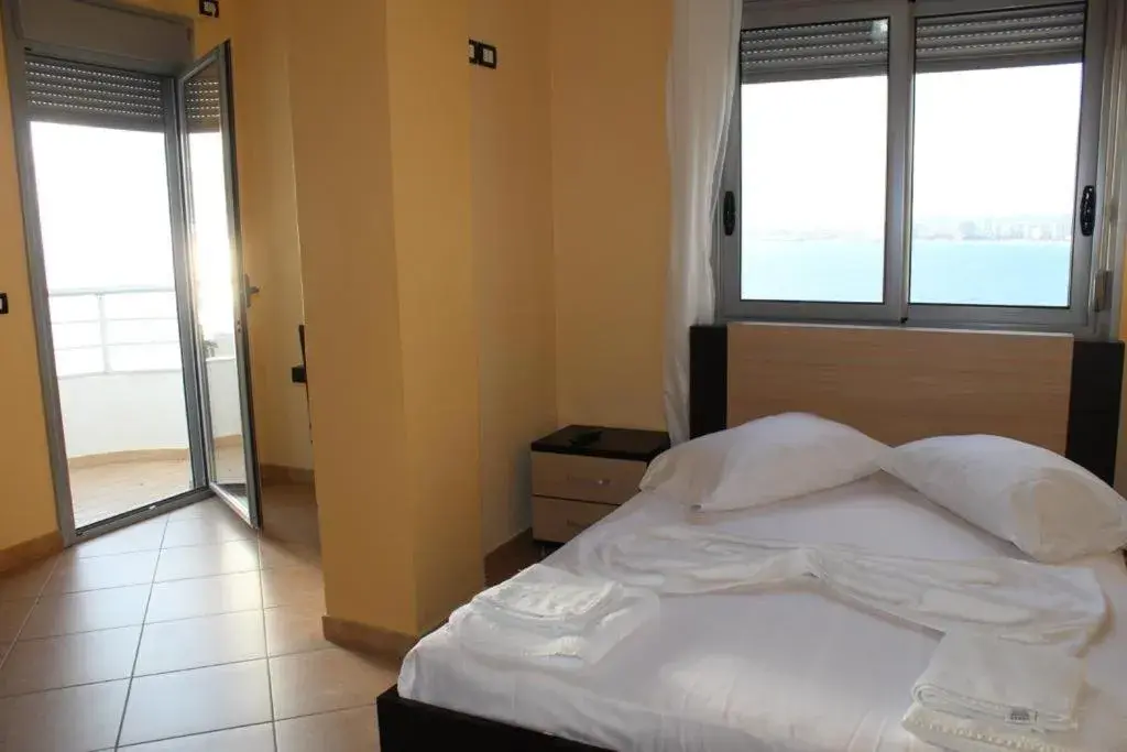 Queen Room with Balcony in AL Hotel Queen Room with Balcony in AL Hotel