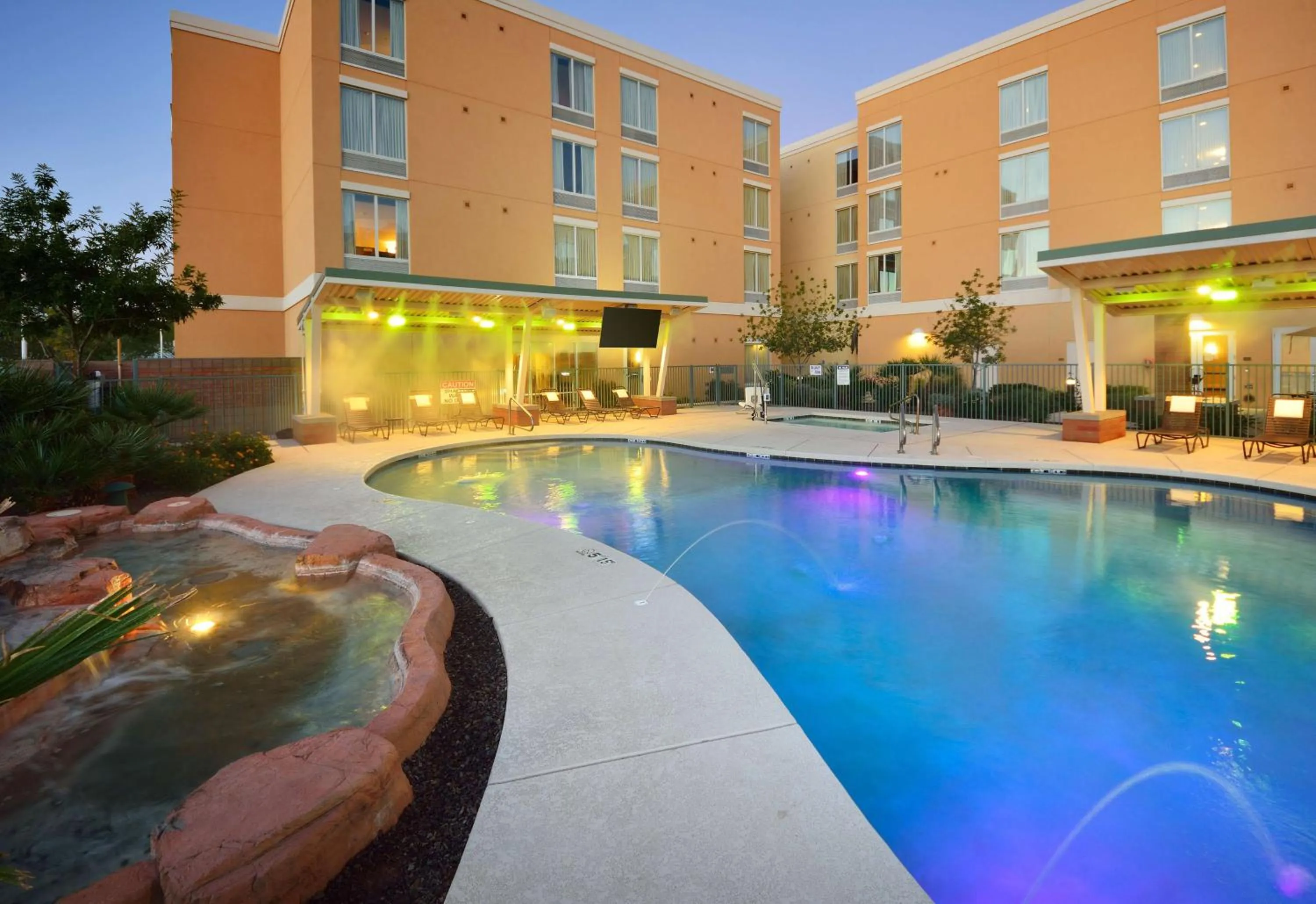 Swimming pool in Hyatt Place Phoenix/ Mesa