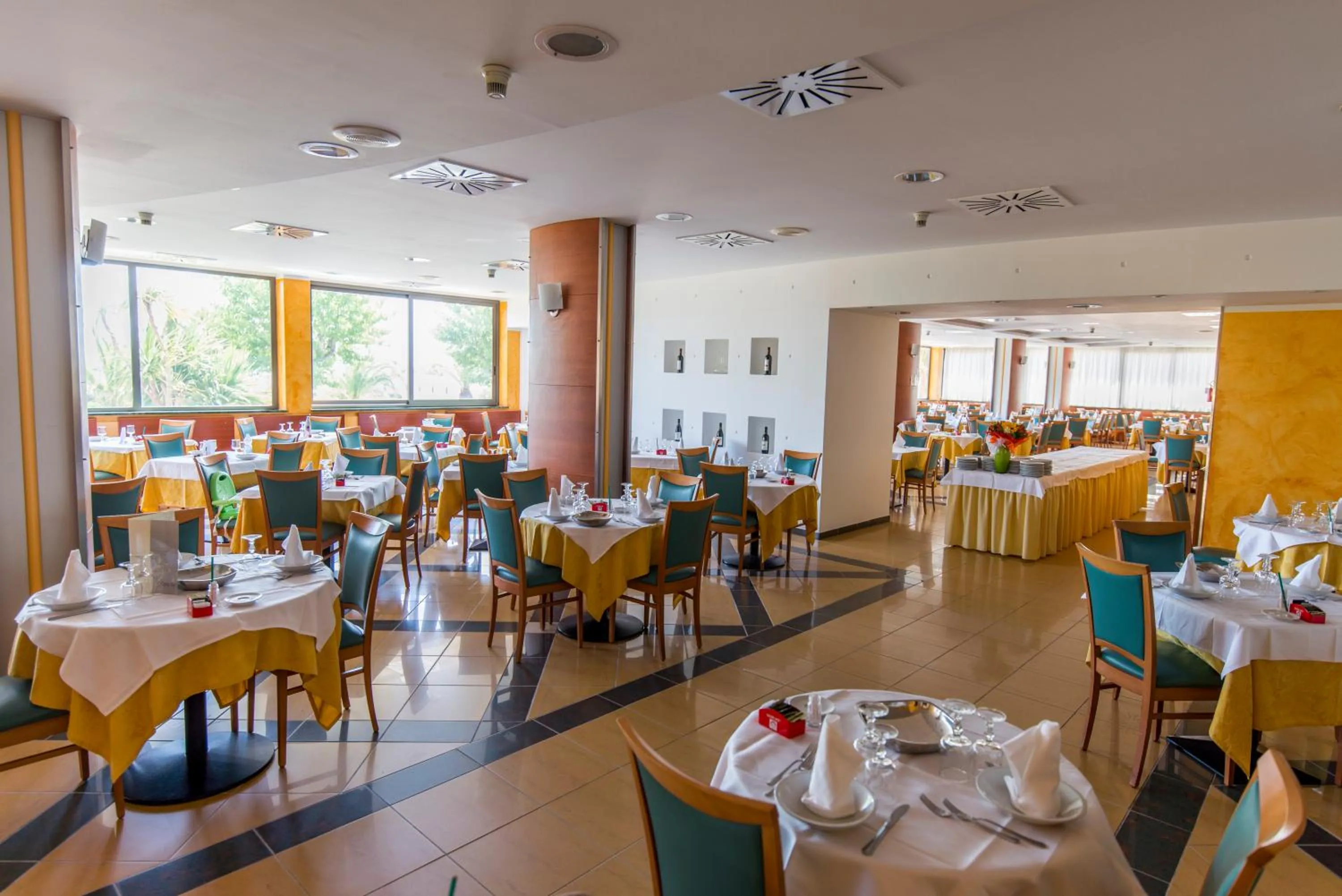 Food and drinks in Hotel Atlas