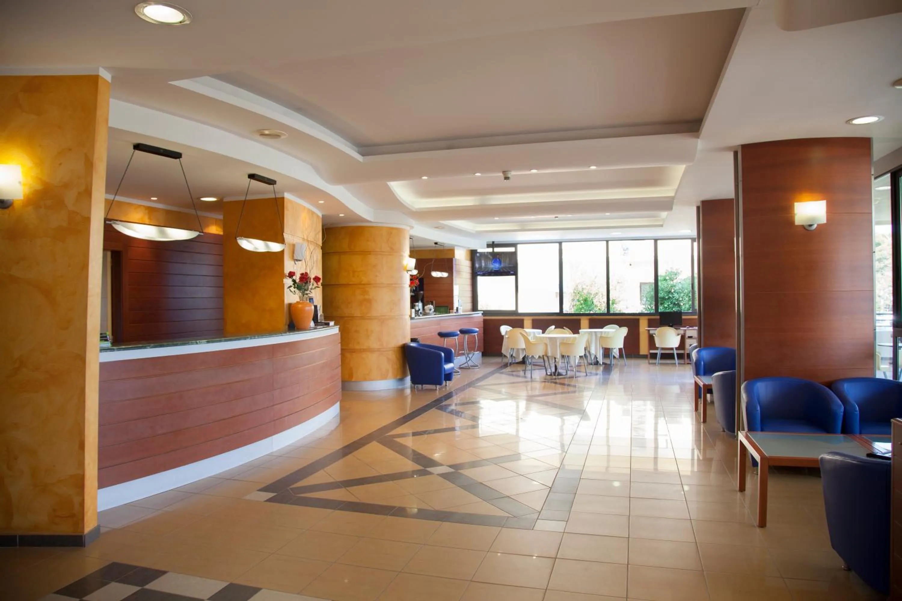 Communal lounge/ TV room in Hotel Atlas