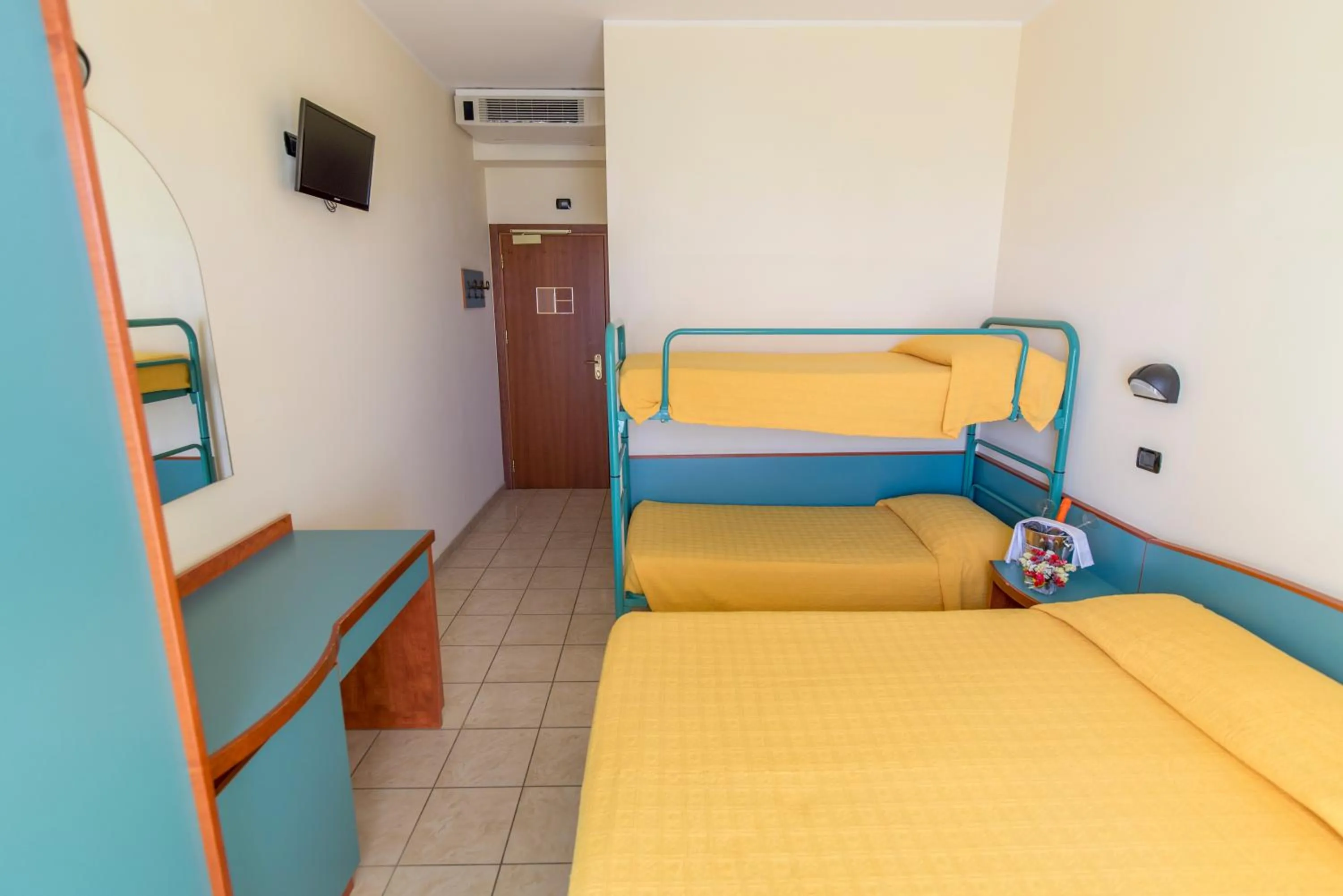 bunk bed in Hotel Atlas