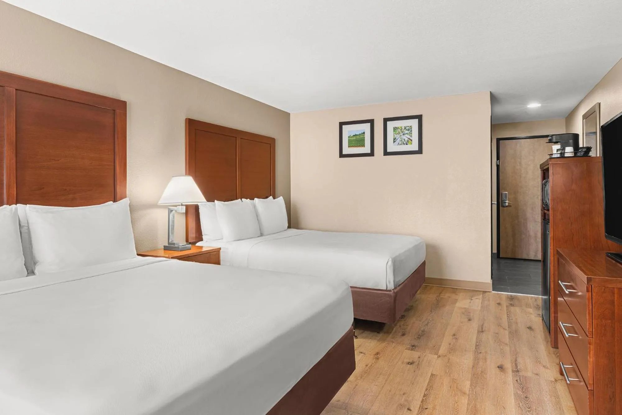 Bed in Comfort Inn & Suites Beaverton - Portland West