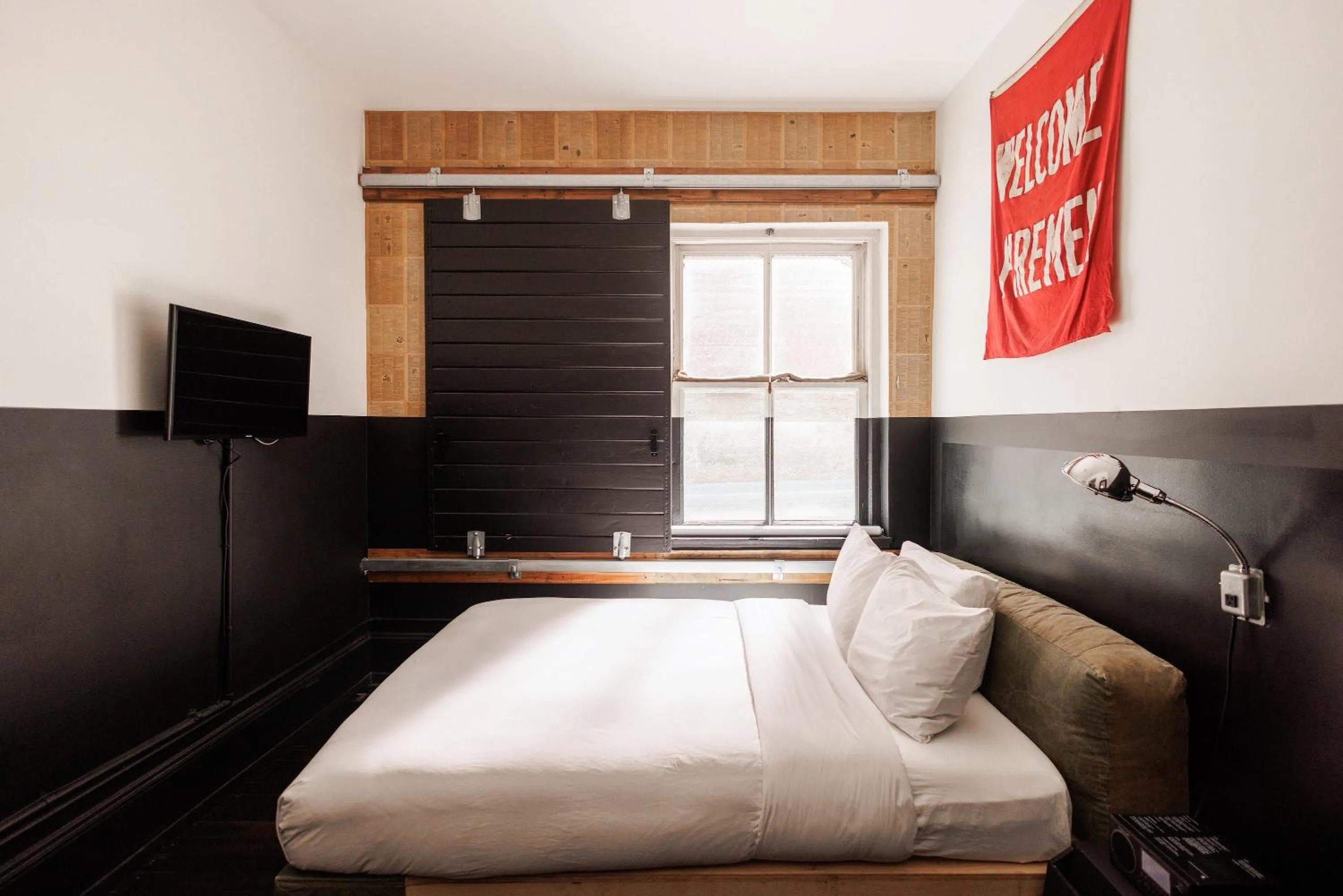 Property building, Bed in The Clyde Hotel Portland By Kasa Living