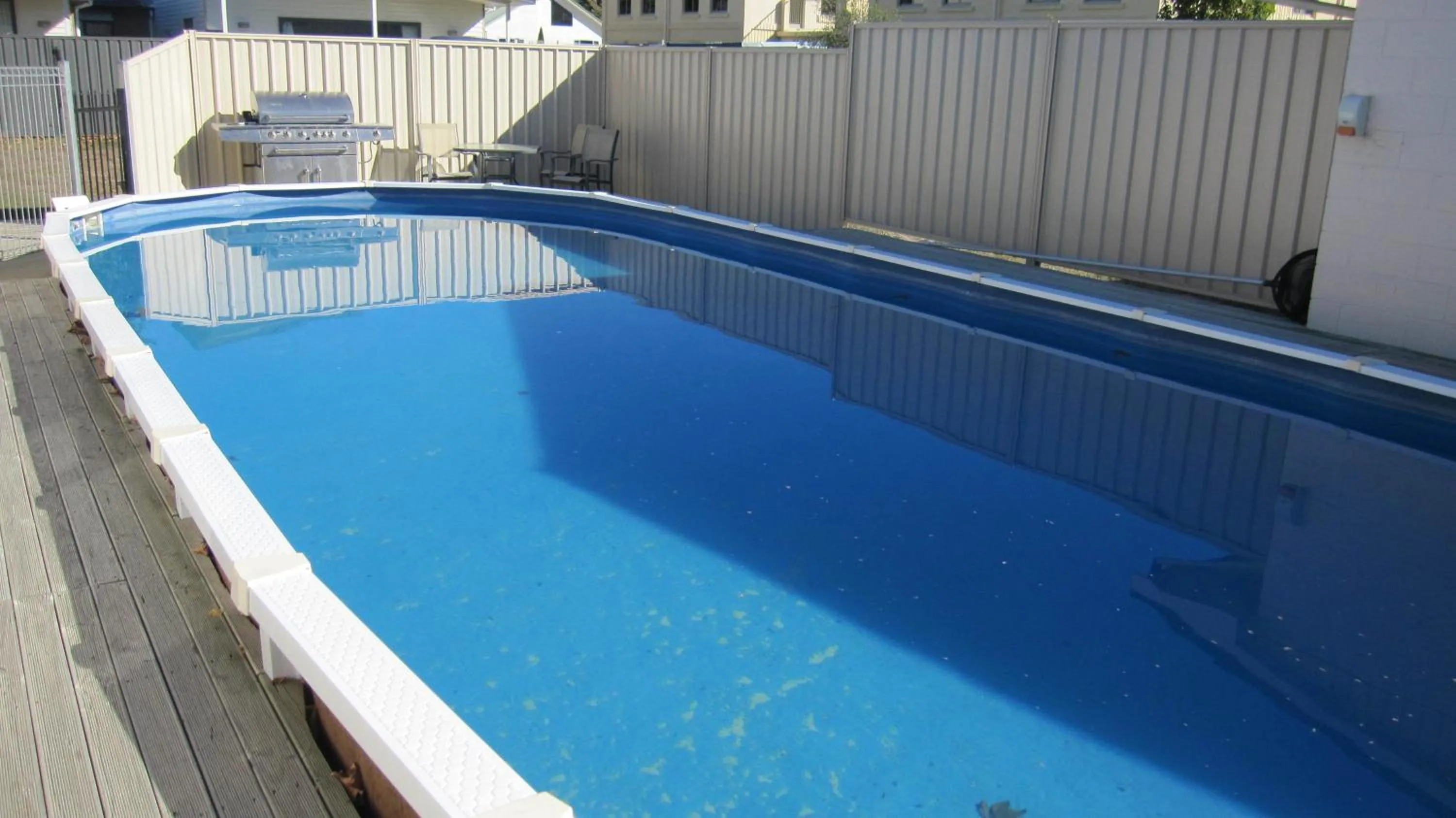 Swimming pool in Cromwell Motel