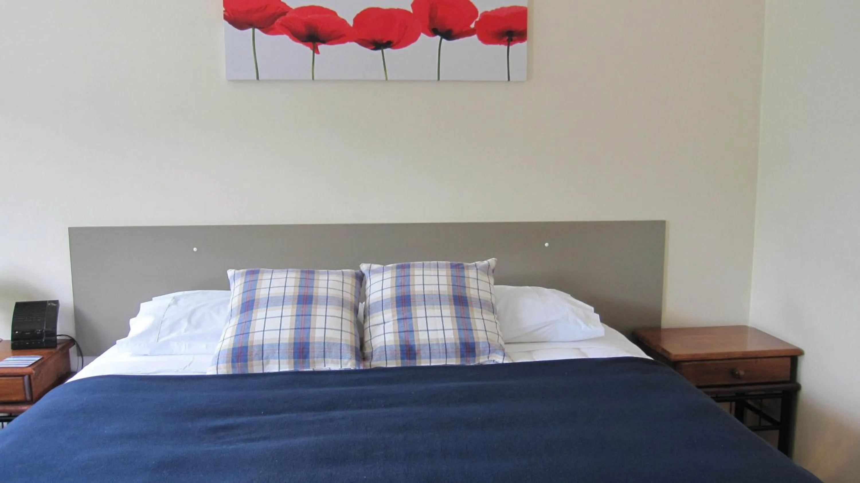 Bedroom, Bed in Cromwell Motel